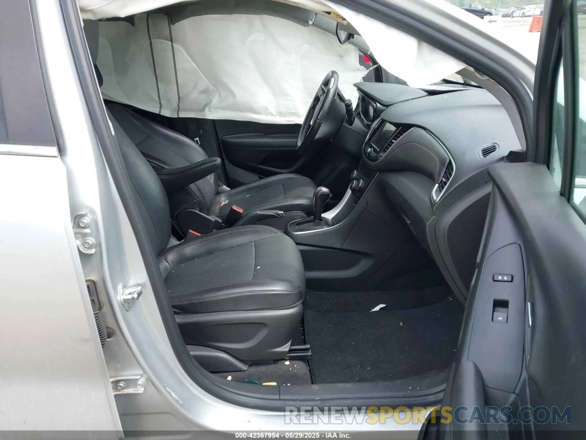 5 fotografías del automóvil dañado KL7CJPSB8KB842171 CHEVROLET TRAX 2019