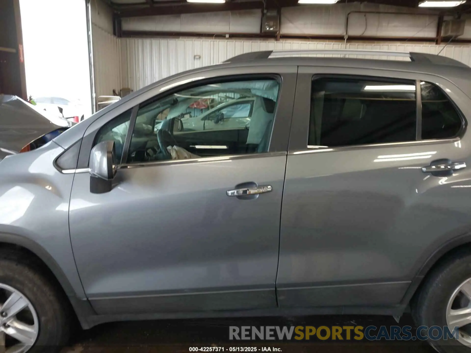14 fotografías del automóvil dañado KL7CJPSBXKB843080 CHEVROLET TRAX 2019