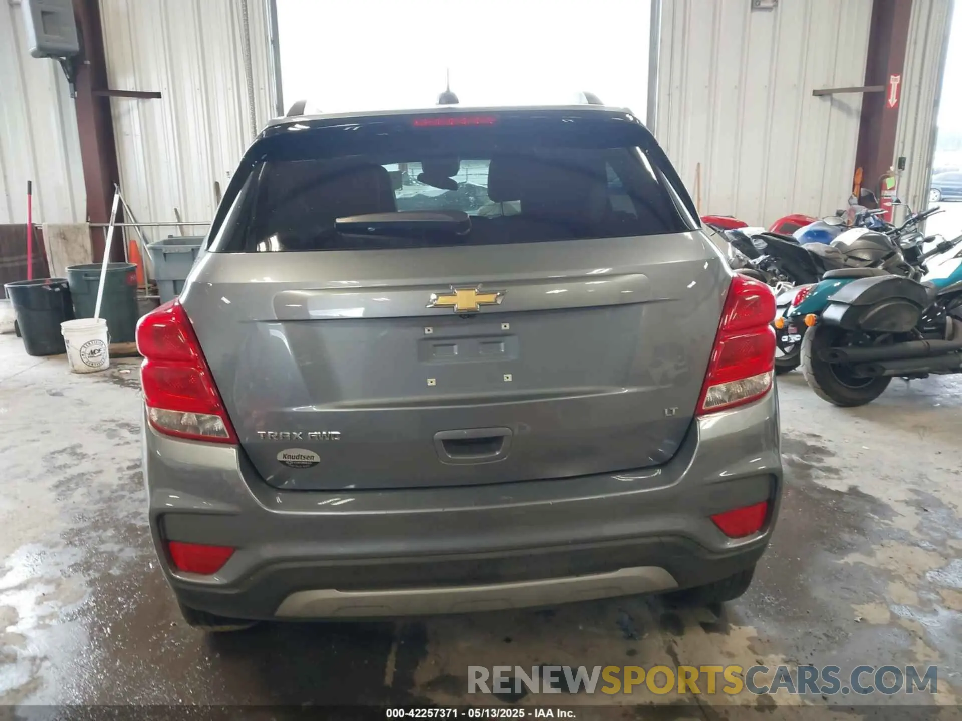 16 fotografías del automóvil dañado KL7CJPSBXKB843080 CHEVROLET TRAX 2019