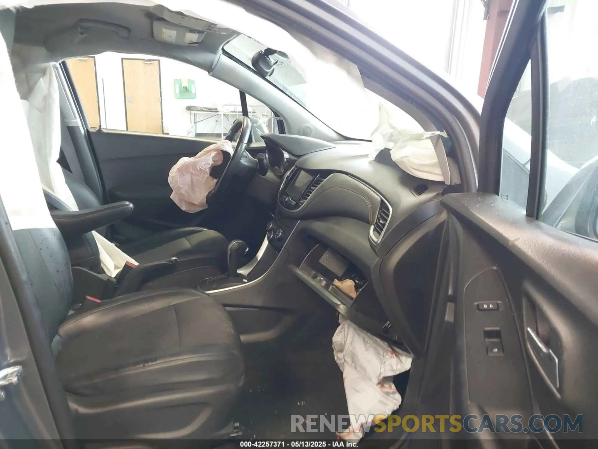 5 fotografías del automóvil dañado KL7CJPSBXKB843080 CHEVROLET TRAX 2019