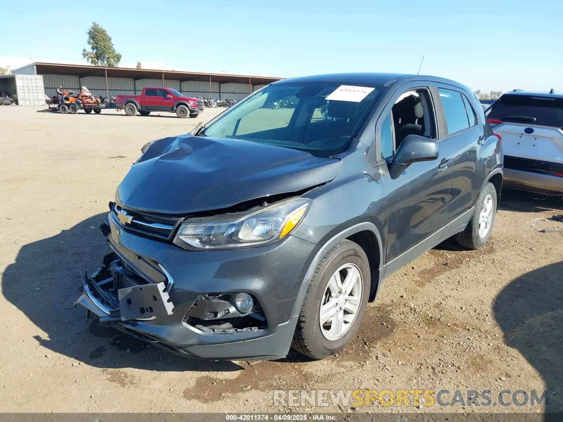 2 fotografías del automóvil dañado 3GNCJKSB1LL240323 CHEVROLET TRAX 2020