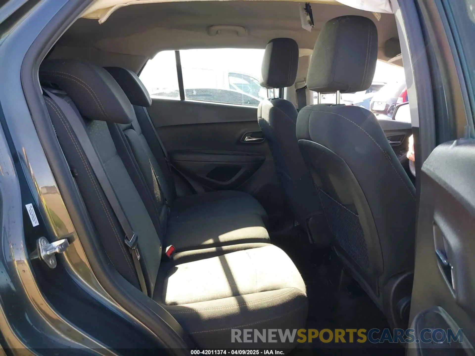 8 fotografías del automóvil dañado 3GNCJKSB1LL240323 CHEVROLET TRAX 2020