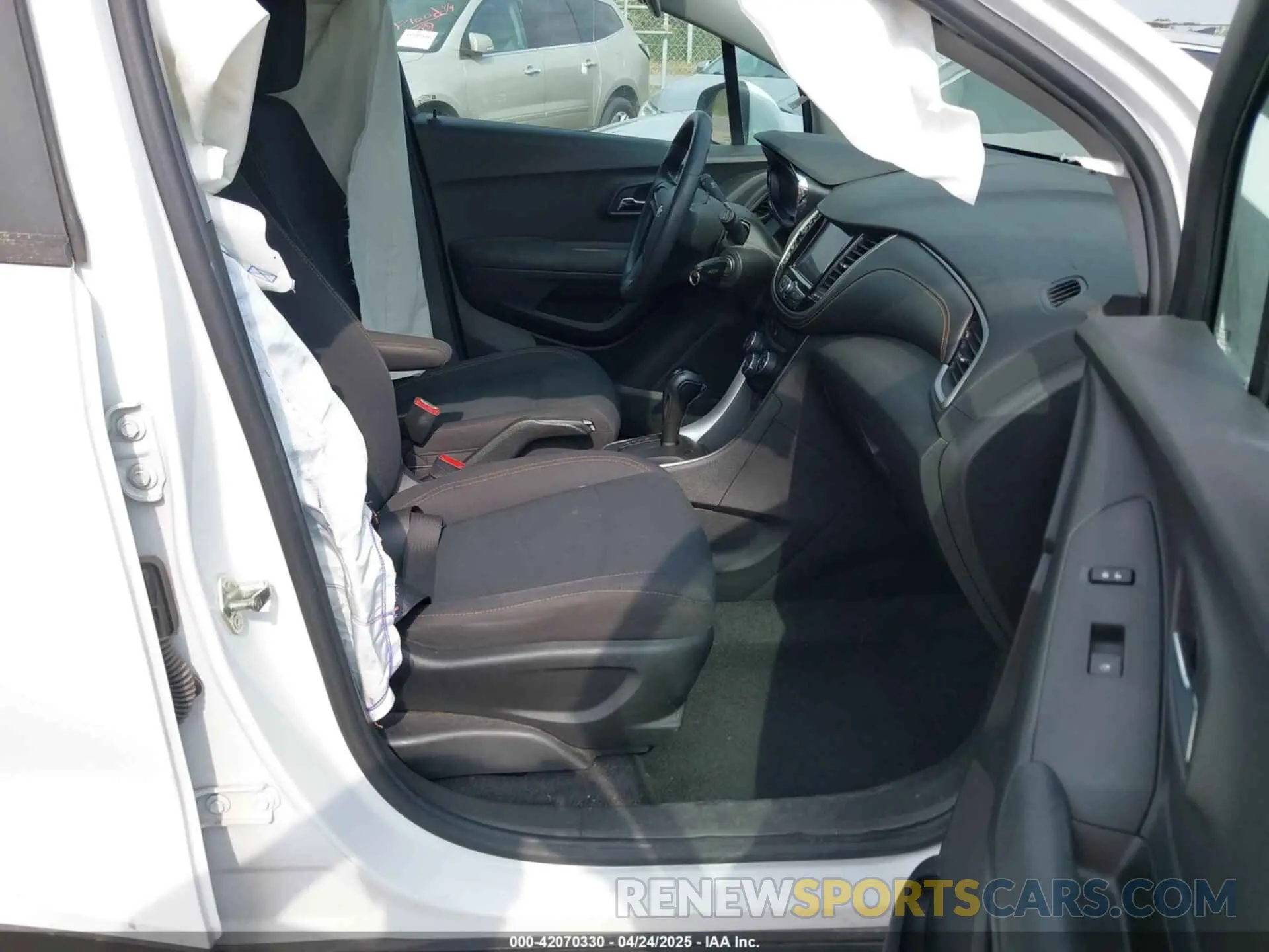 5 fotografías del automóvil dañado 3GNCJKSB2LL150095 CHEVROLET TRAX 2020