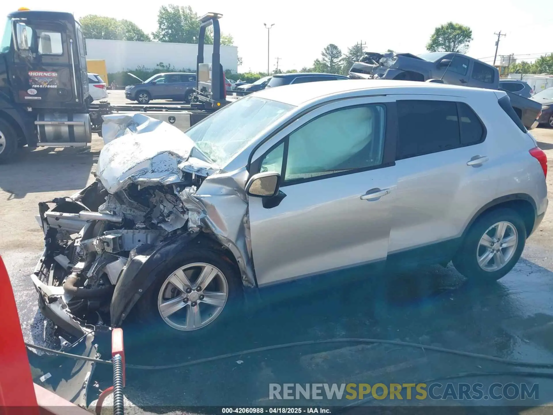 2 fotografías del automóvil dañado 3GNCJKSB2LL211624 CHEVROLET TRAX 2020