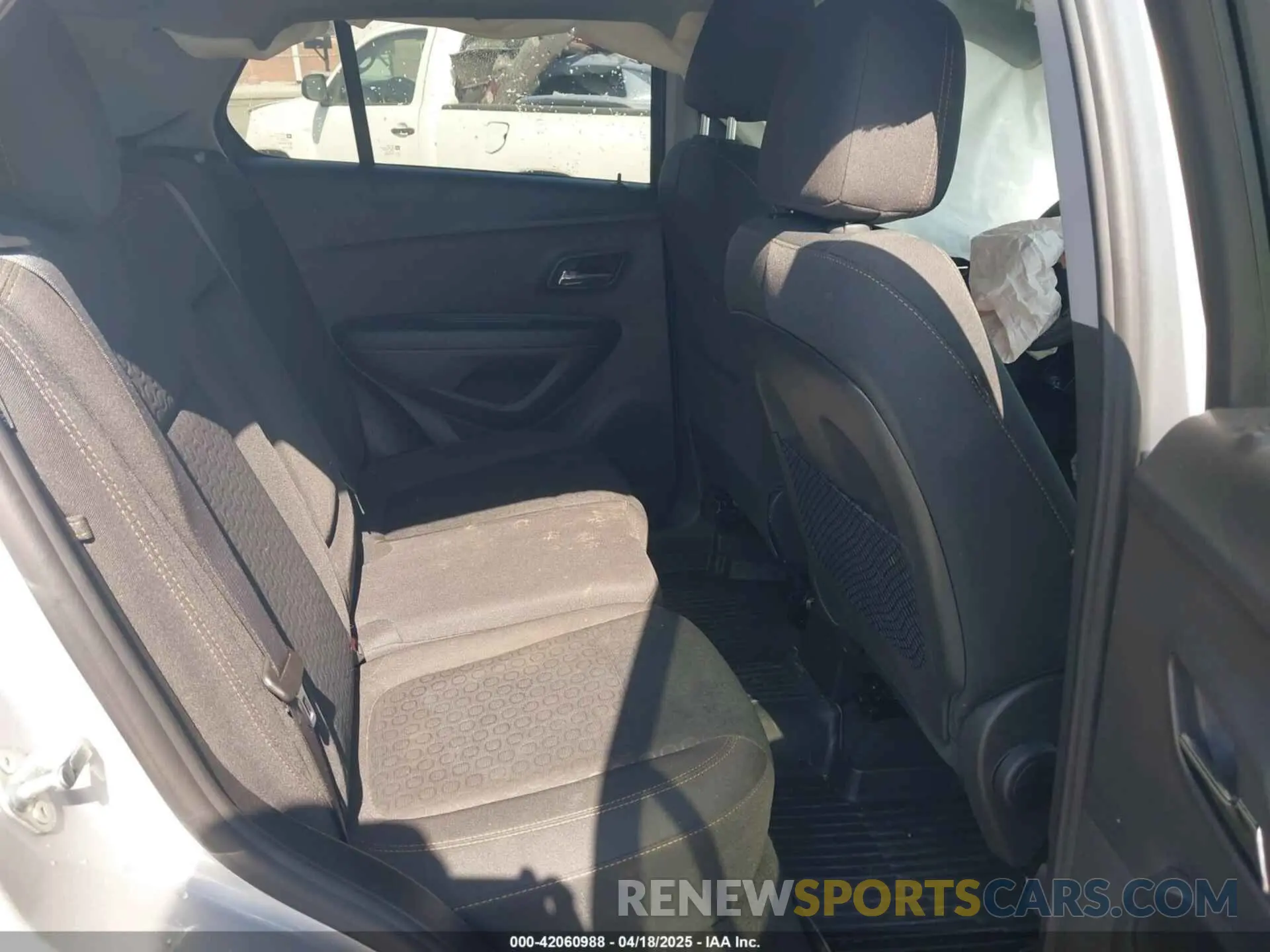 8 fotografías del automóvil dañado 3GNCJKSB2LL211624 CHEVROLET TRAX 2020