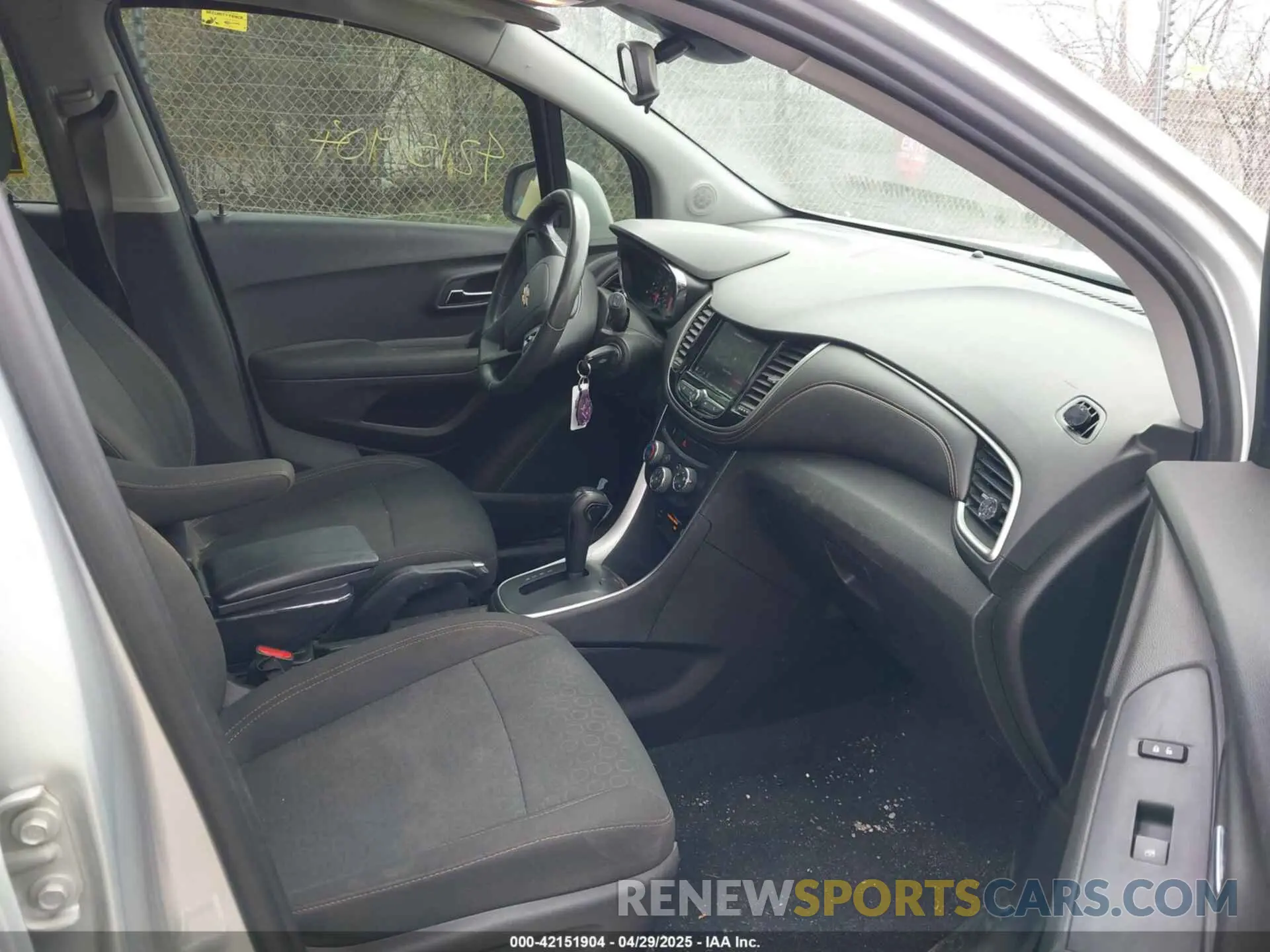 5 fotografías del automóvil dañado 3GNCJKSB4LL305522 CHEVROLET TRAX 2020