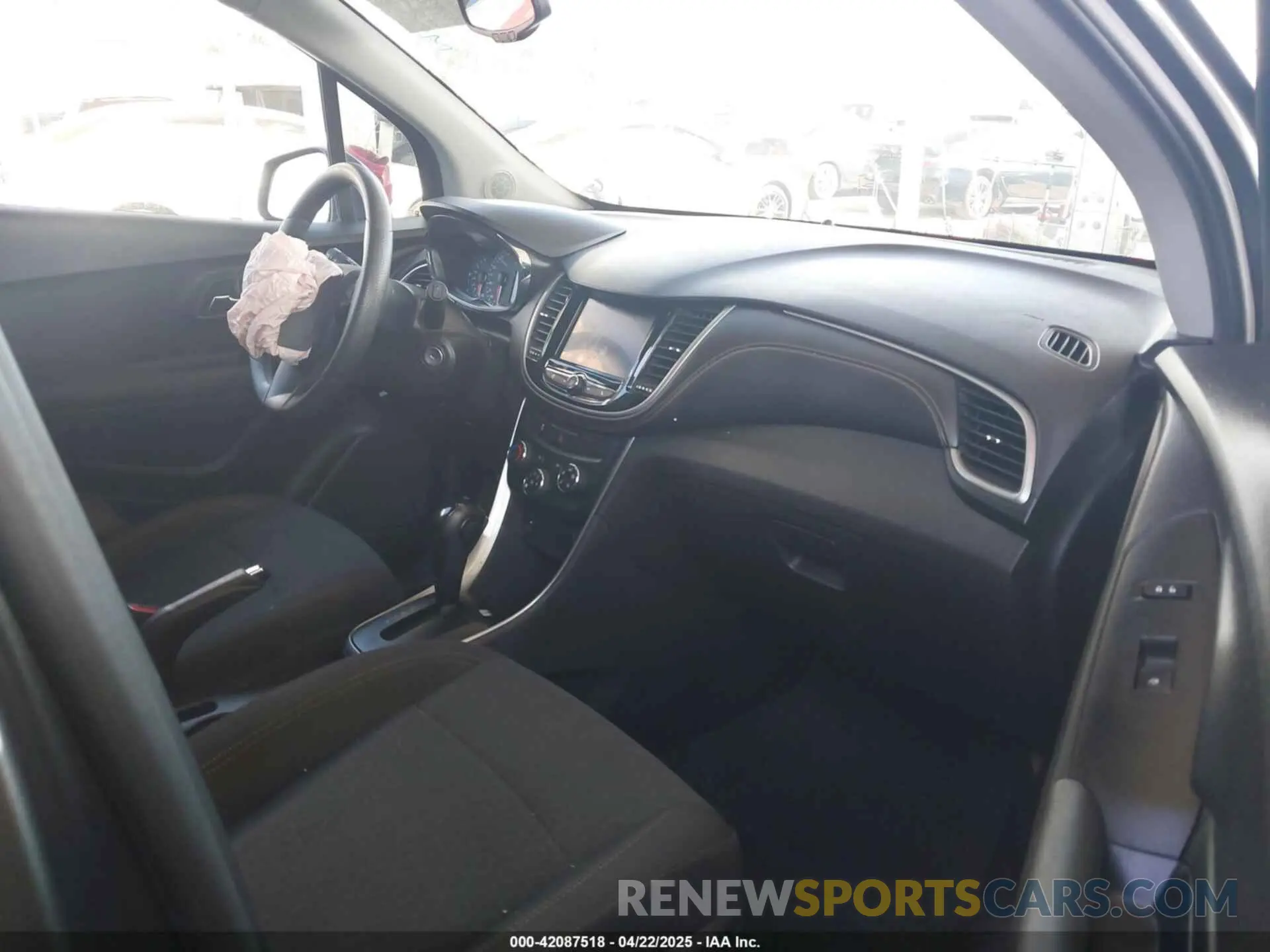 5 fotografías del automóvil dañado 3GNCJKSB5LL135378 CHEVROLET TRAX 2020