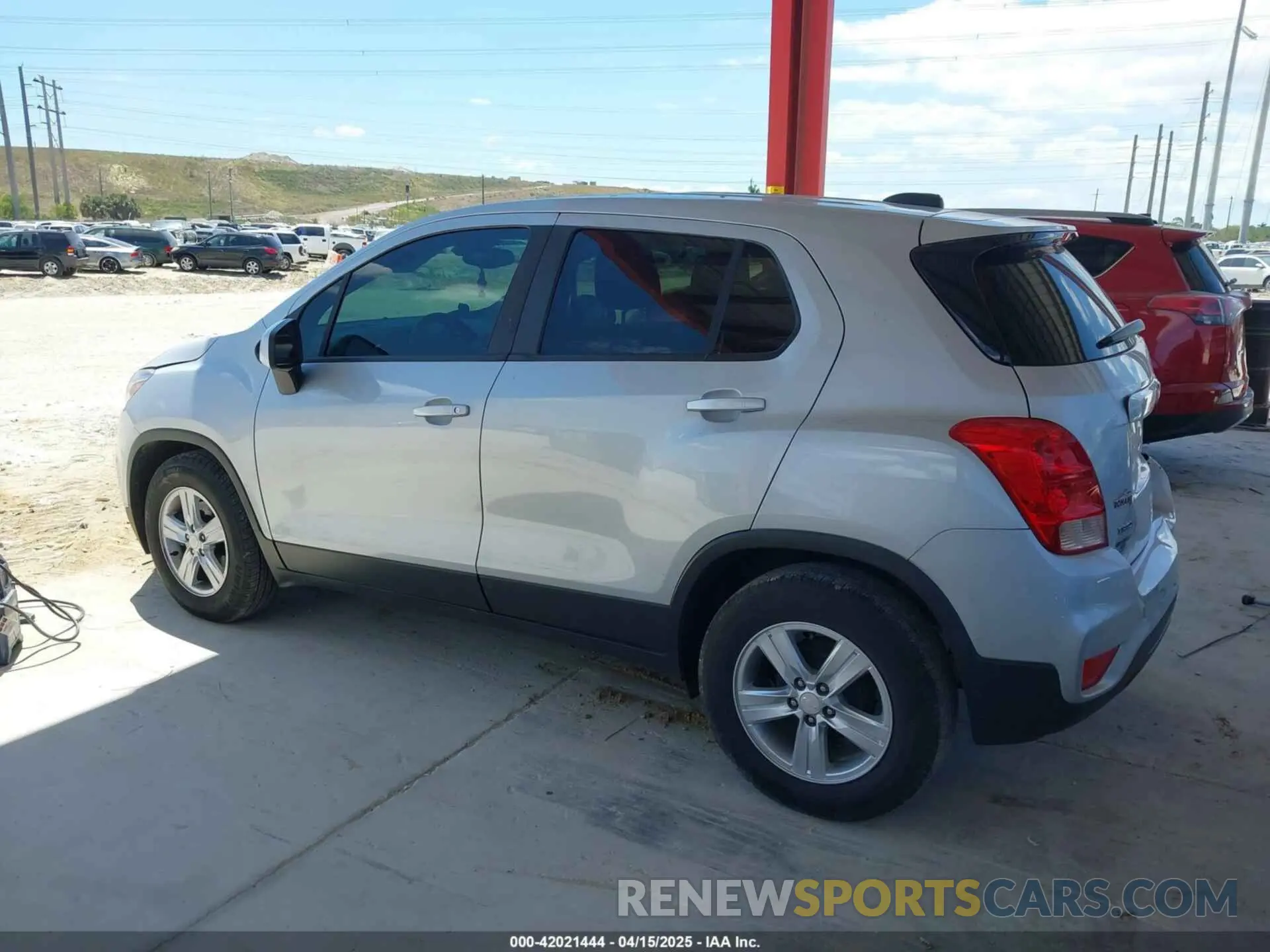 14 fotografías del automóvil dañado 3GNCJKSB6LL213456 CHEVROLET TRAX 2020