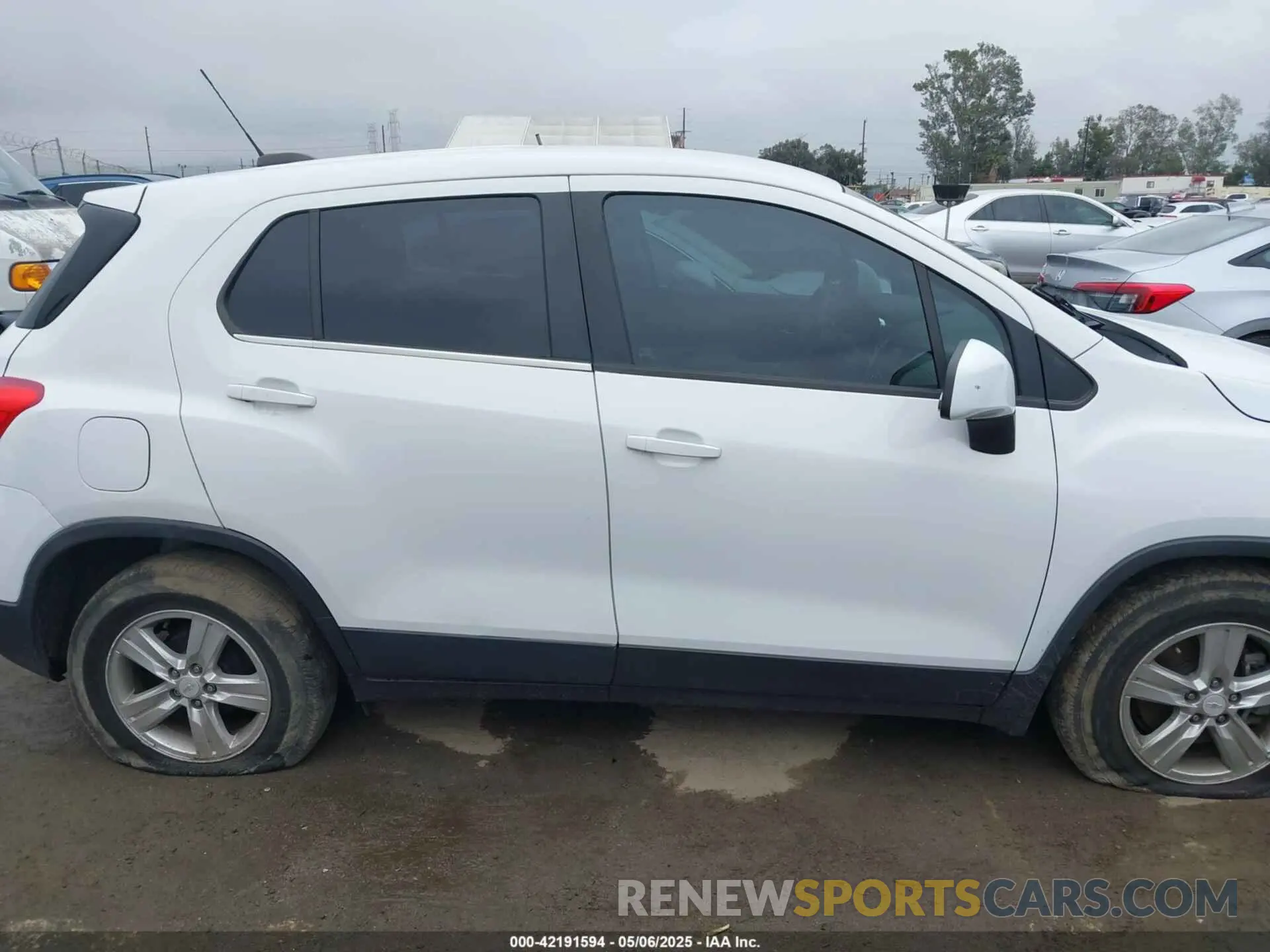 13 fotografías del automóvil dañado 3GNCJKSB7LL171573 CHEVROLET TRAX 2020