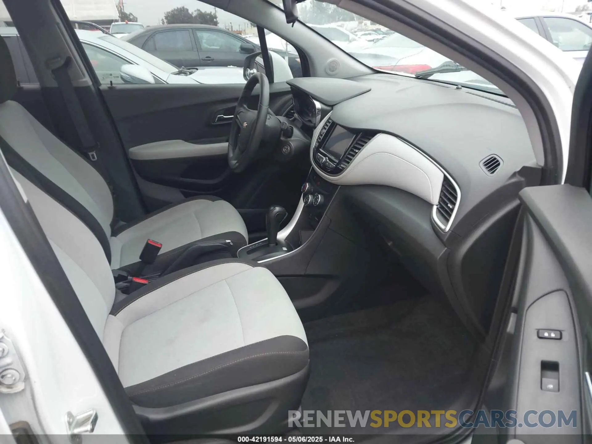 5 fotografías del automóvil dañado 3GNCJKSB7LL171573 CHEVROLET TRAX 2020