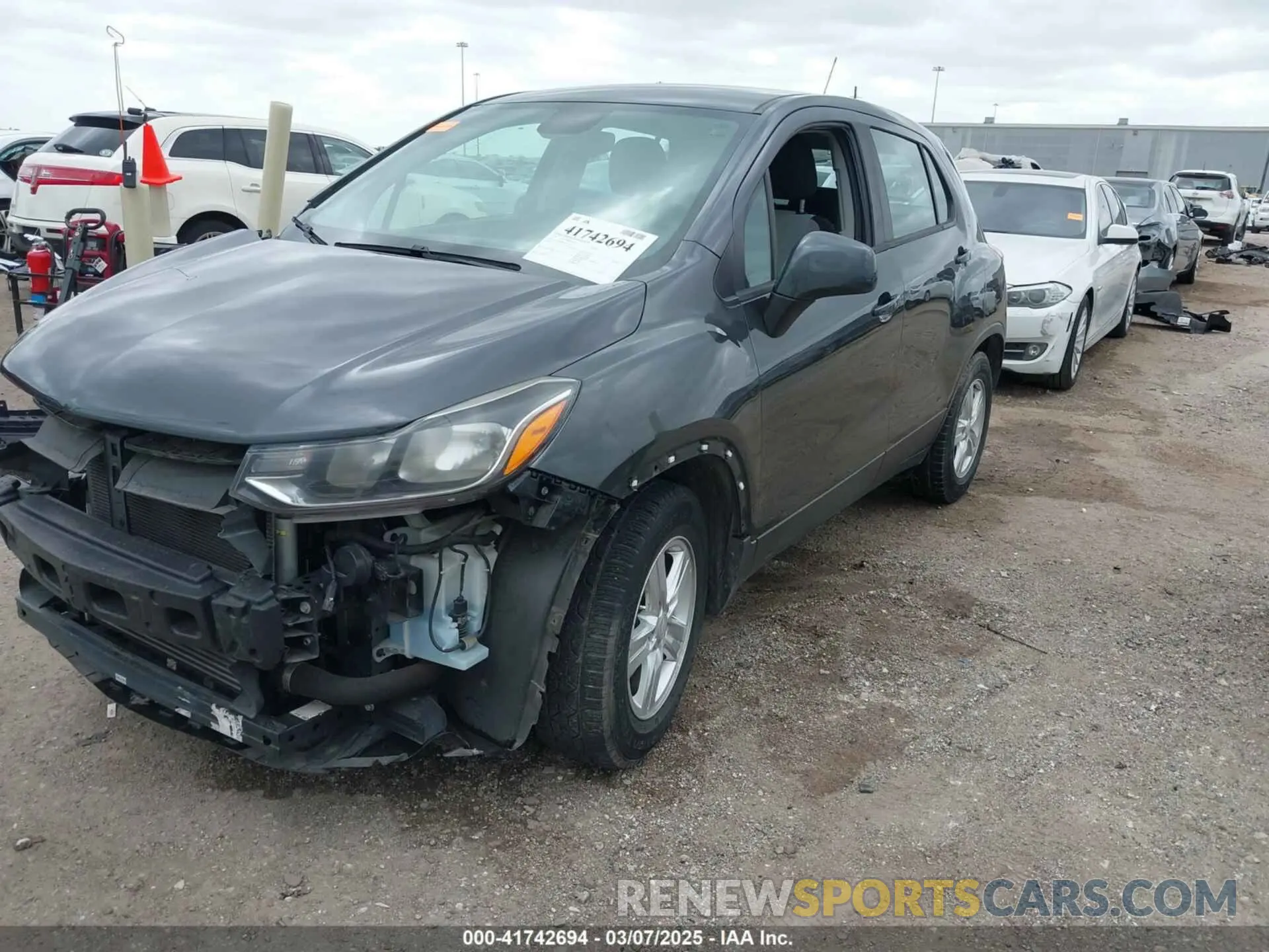2 fotografías del automóvil dañado 3GNCJKSB7LL171718 CHEVROLET TRAX 2020