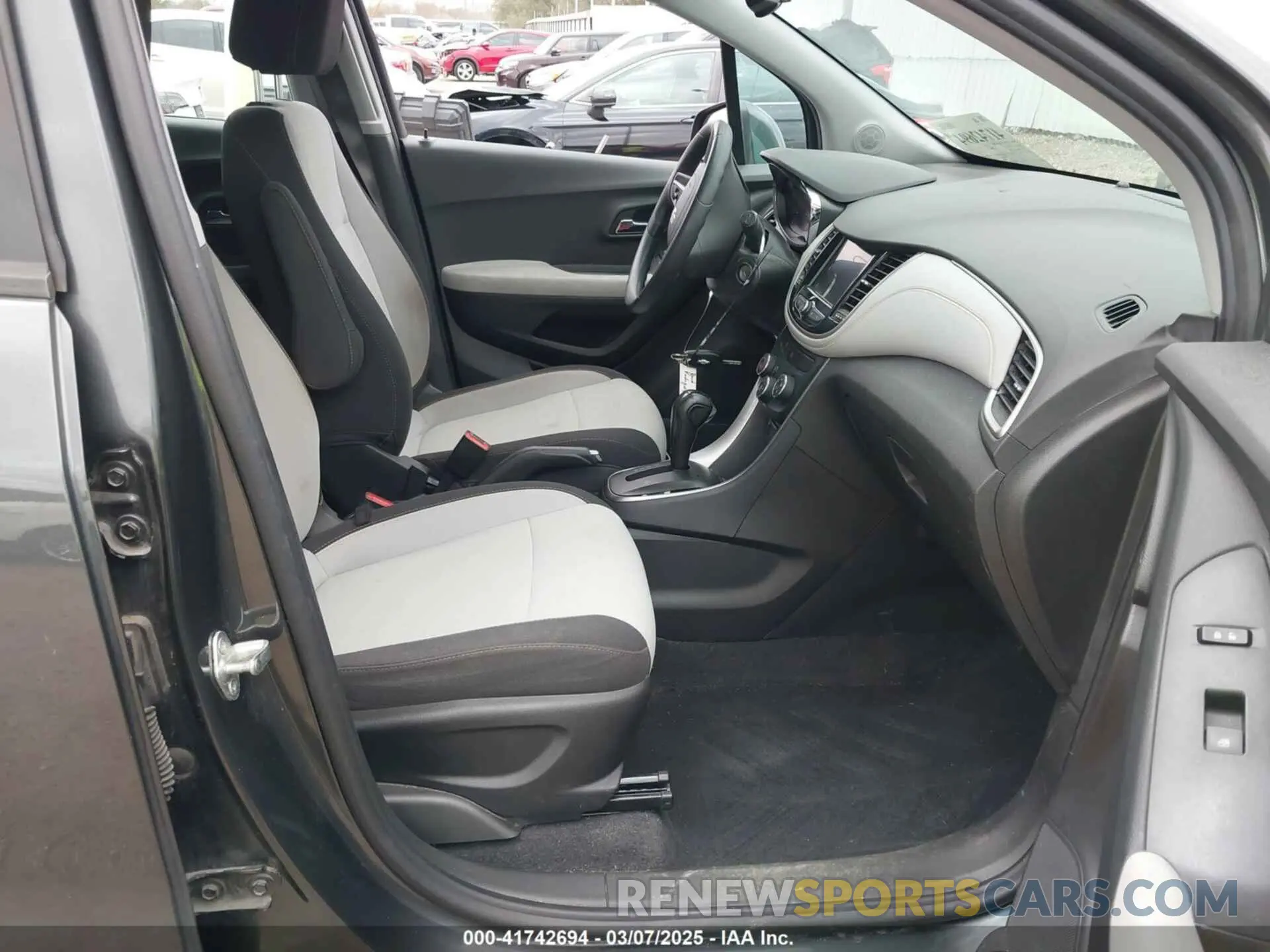 5 fotografías del automóvil dañado 3GNCJKSB7LL171718 CHEVROLET TRAX 2020