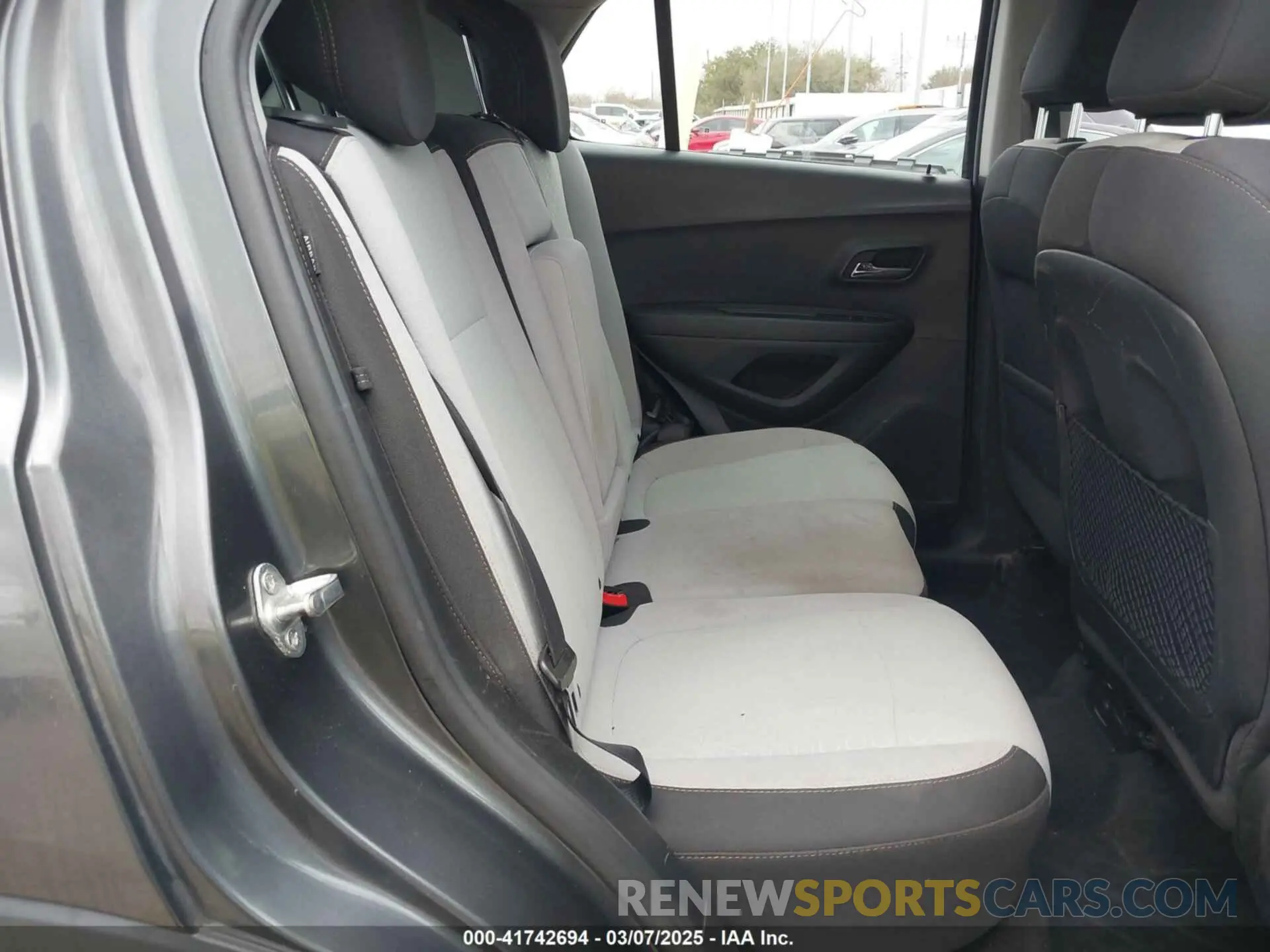 8 fotografías del automóvil dañado 3GNCJKSB7LL171718 CHEVROLET TRAX 2020
