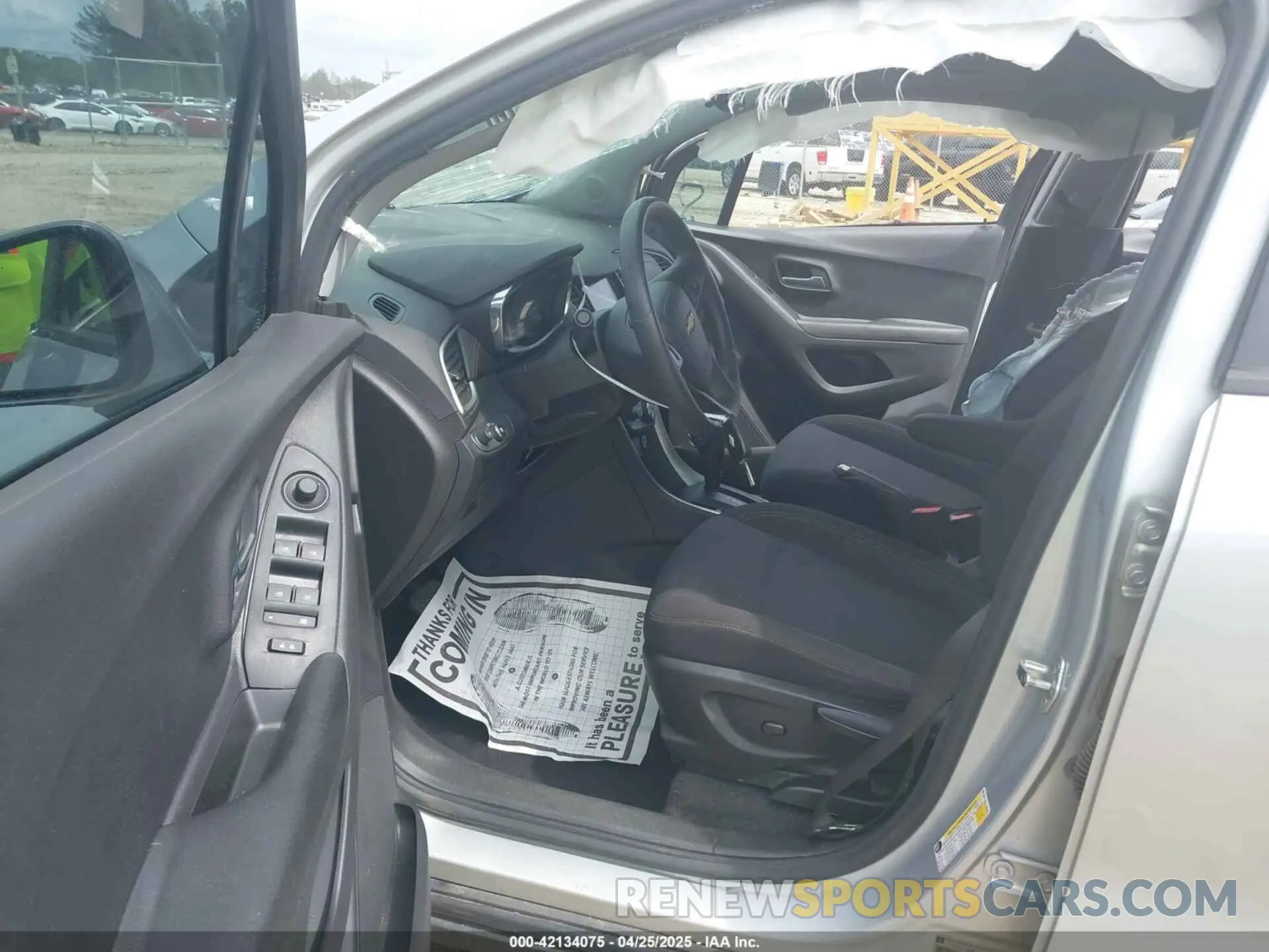 5 fotografías del automóvil dañado 3GNCJKSB7LL201476 CHEVROLET TRAX 2020