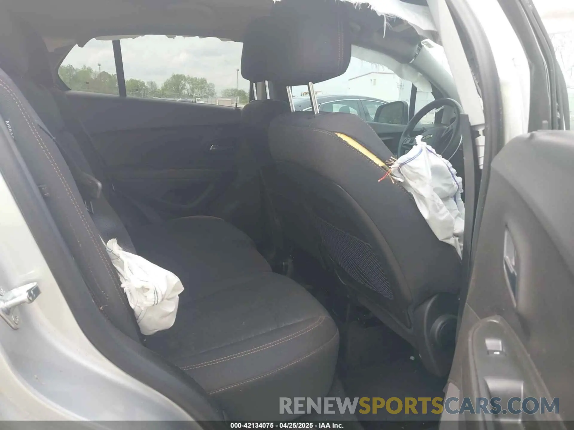 8 fotografías del automóvil dañado 3GNCJKSB7LL201476 CHEVROLET TRAX 2020