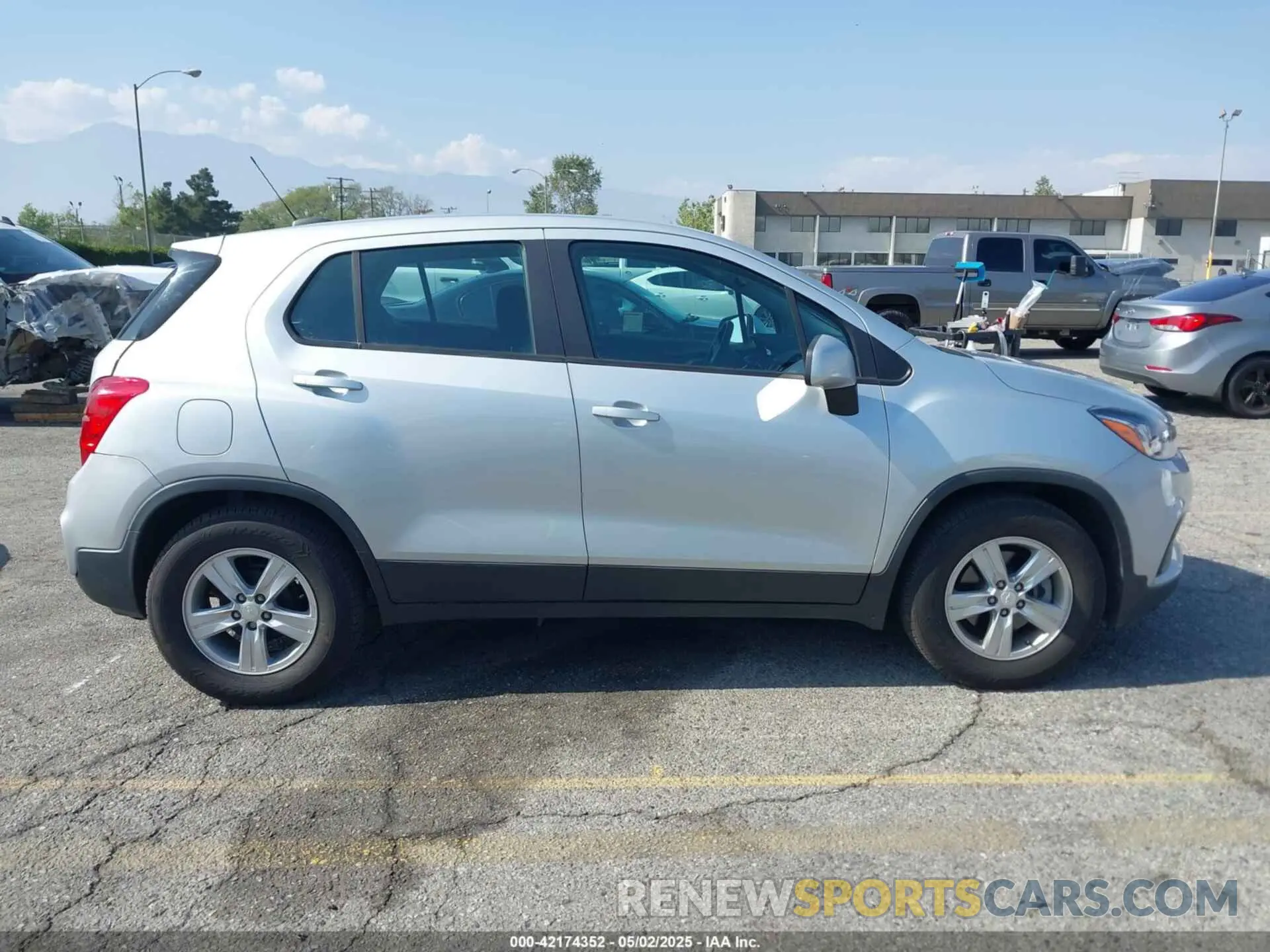 13 fotografías del automóvil dañado 3GNCJKSB7LL299358 CHEVROLET TRAX 2020