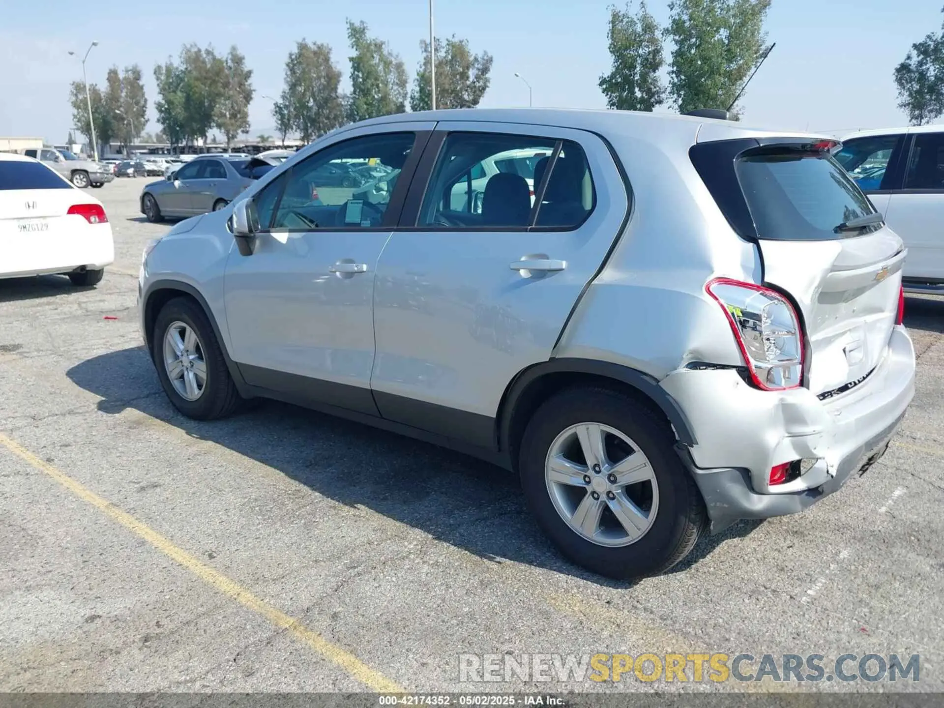 3 fotografías del automóvil dañado 3GNCJKSB7LL299358 CHEVROLET TRAX 2020