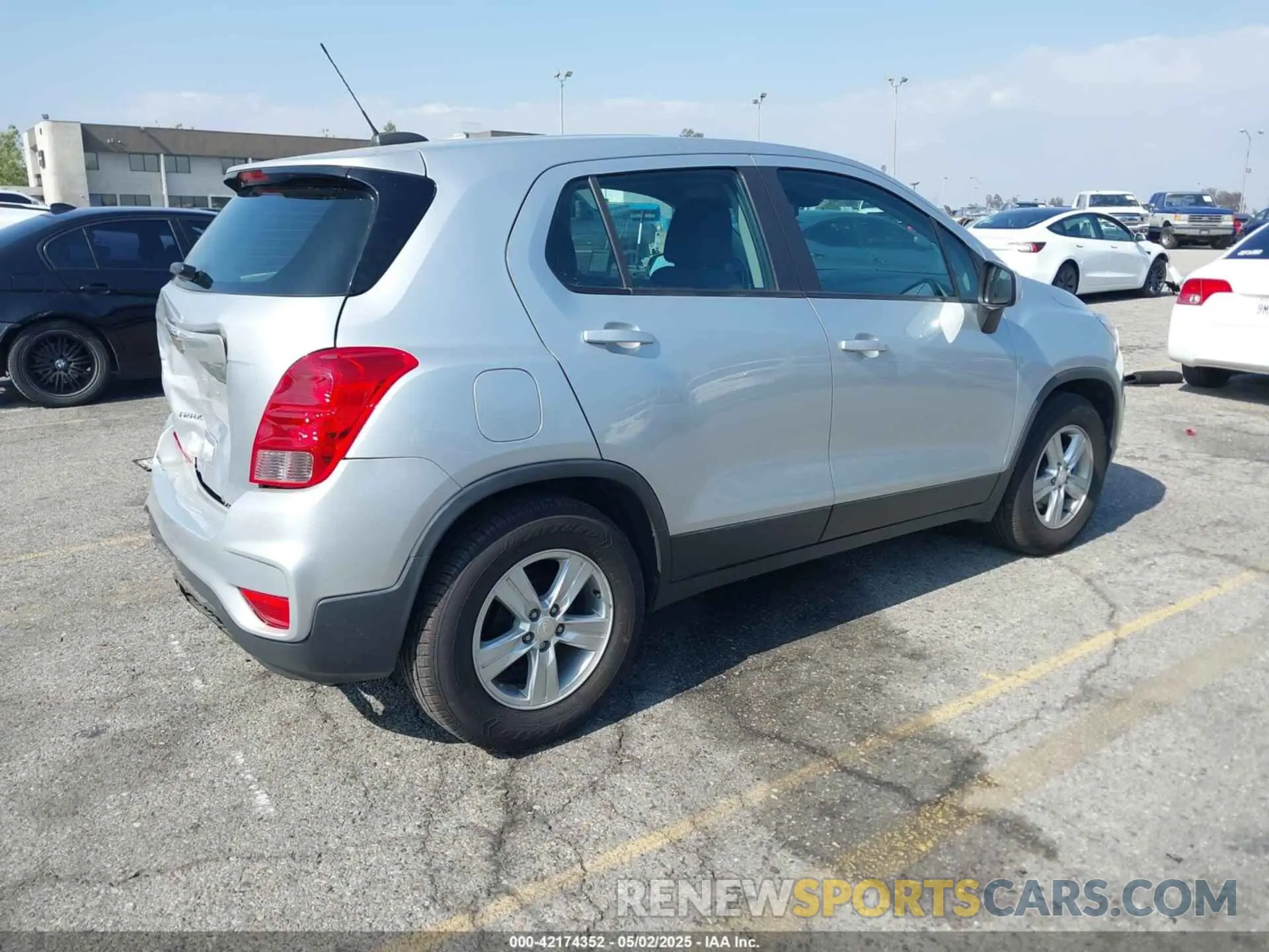 4 fotografías del automóvil dañado 3GNCJKSB7LL299358 CHEVROLET TRAX 2020