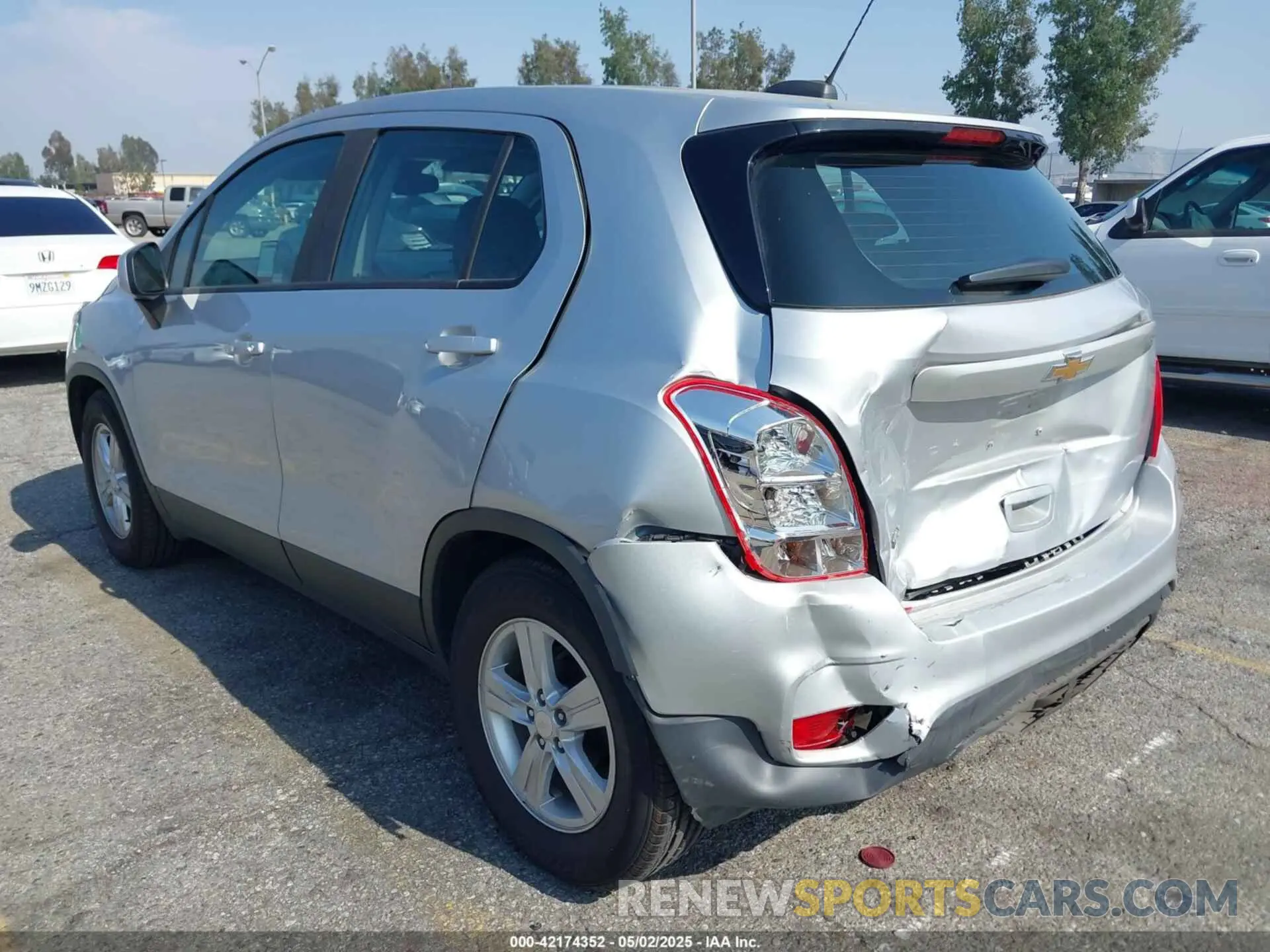 6 fotografías del automóvil dañado 3GNCJKSB7LL299358 CHEVROLET TRAX 2020