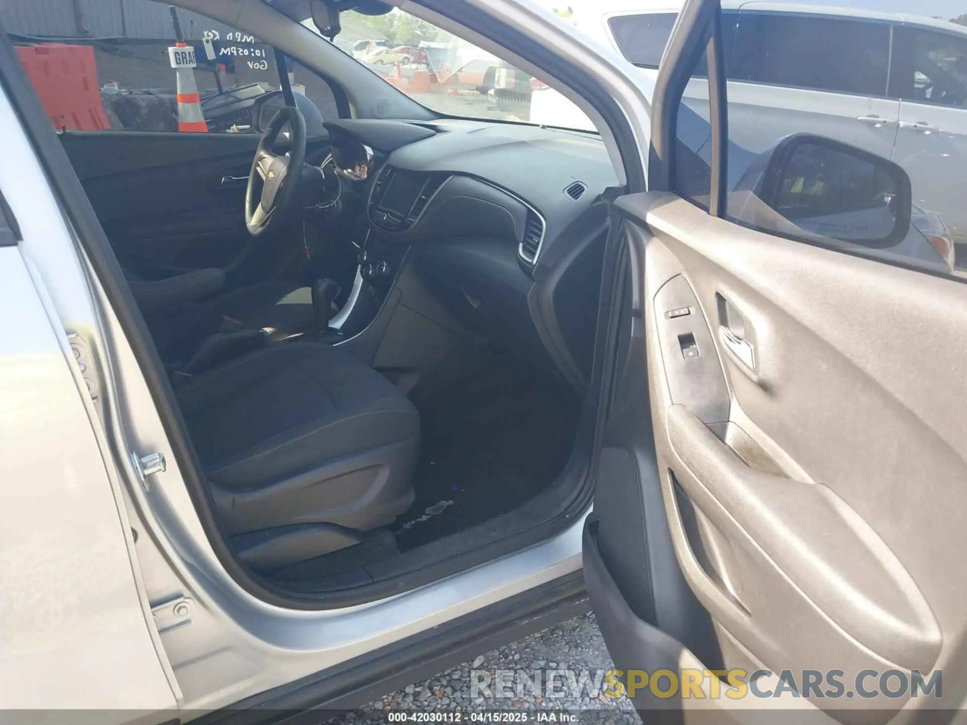 5 fotografías del automóvil dañado 3GNCJKSB8LL313882 CHEVROLET TRAX 2020