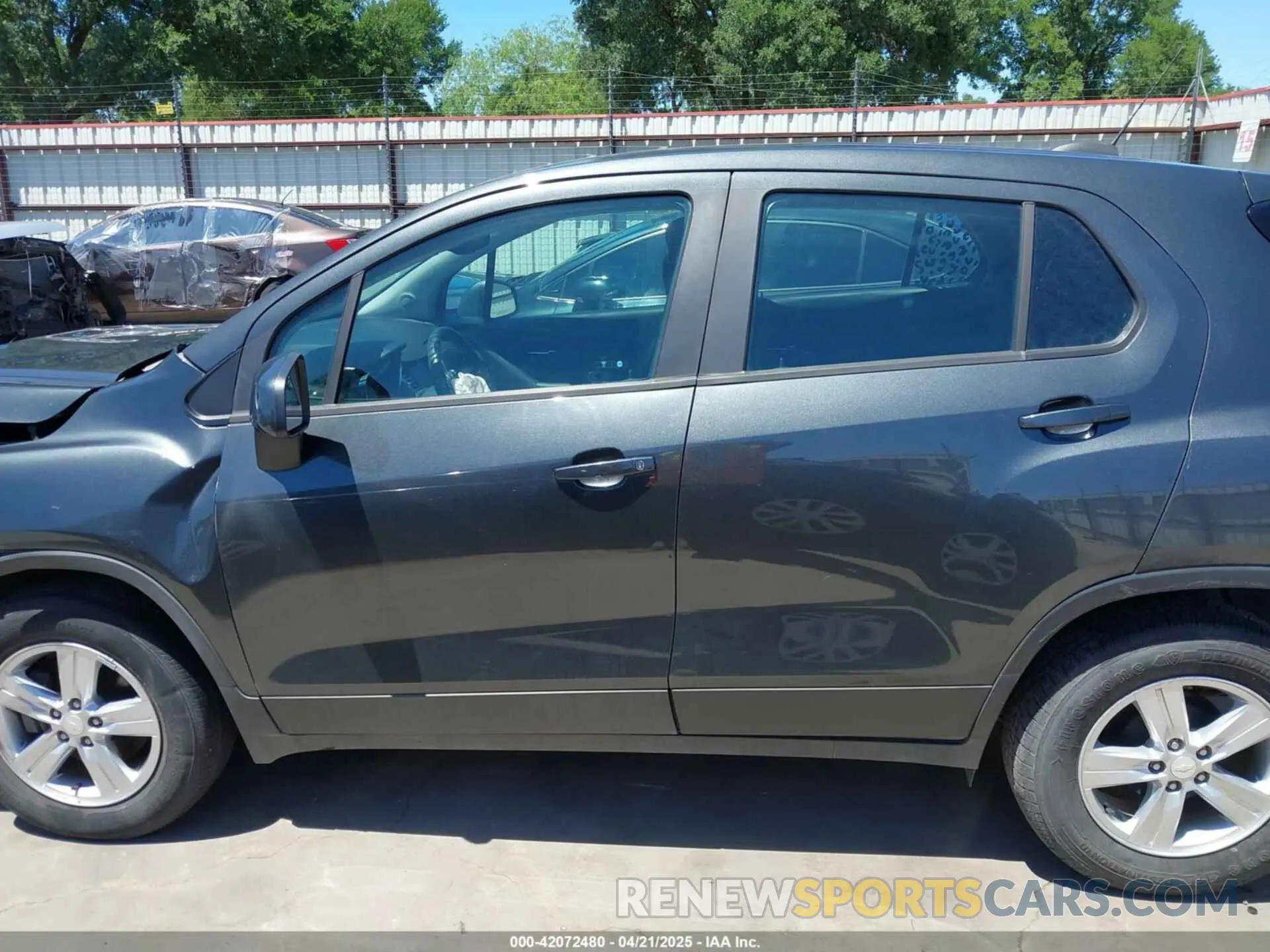 15 fotografías del automóvil dañado 3GNCJKSBXLL222340 CHEVROLET TRAX 2020