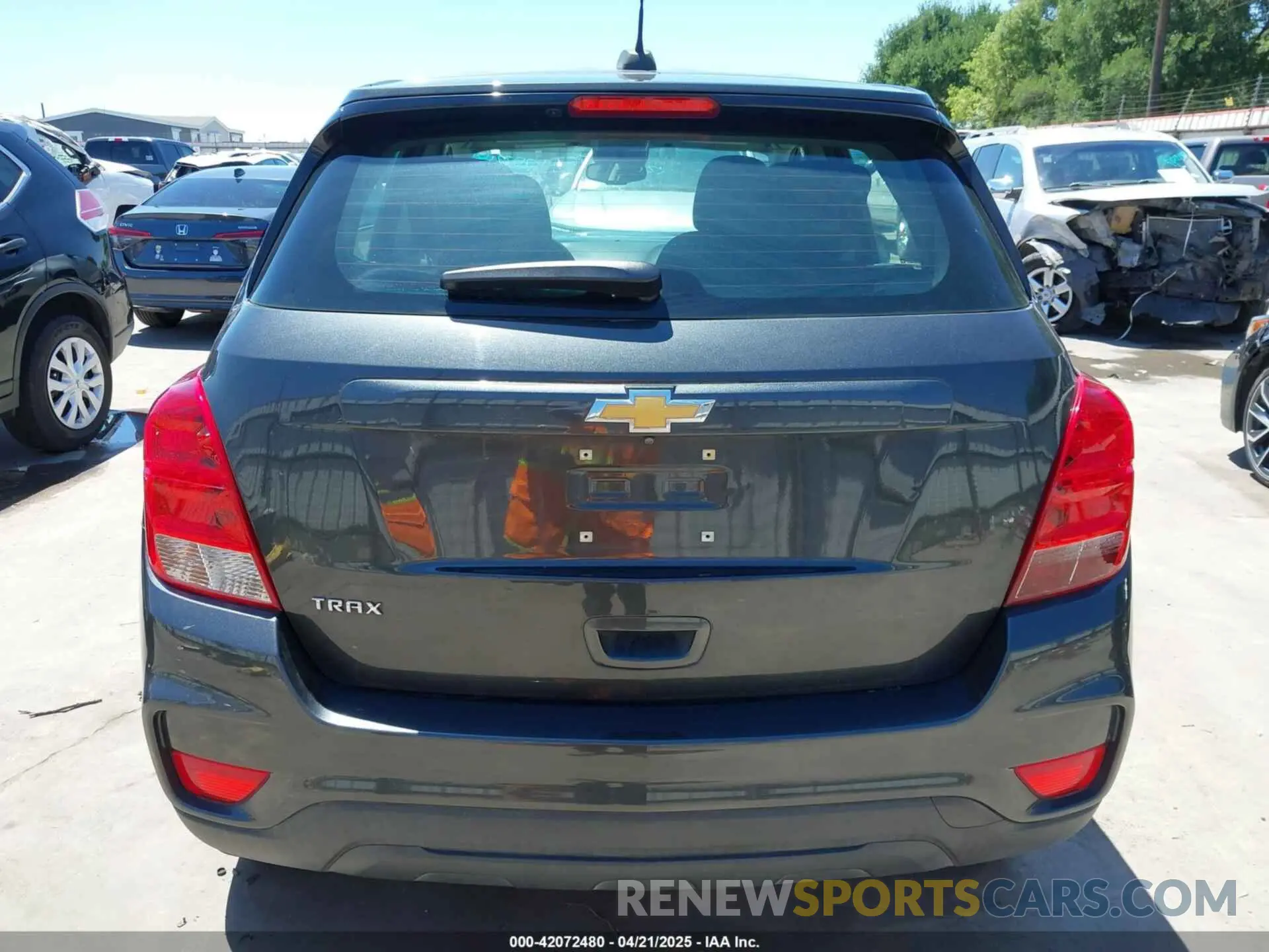 17 fotografías del automóvil dañado 3GNCJKSBXLL222340 CHEVROLET TRAX 2020