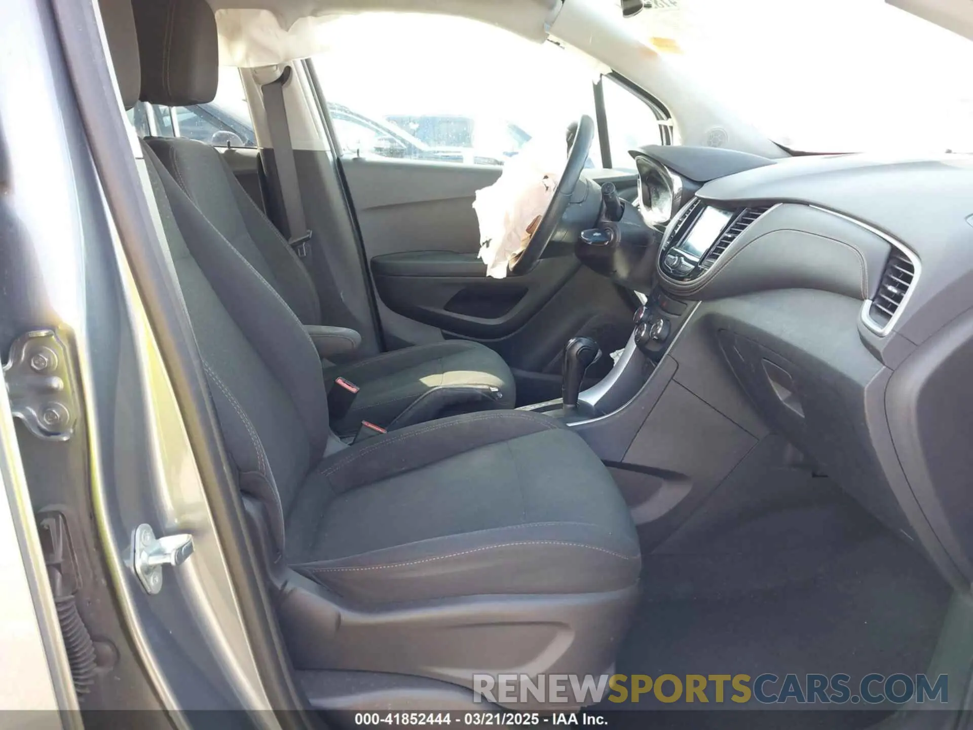 5 fotografías del automóvil dañado 3GNCJKSBXLL230292 CHEVROLET TRAX 2020