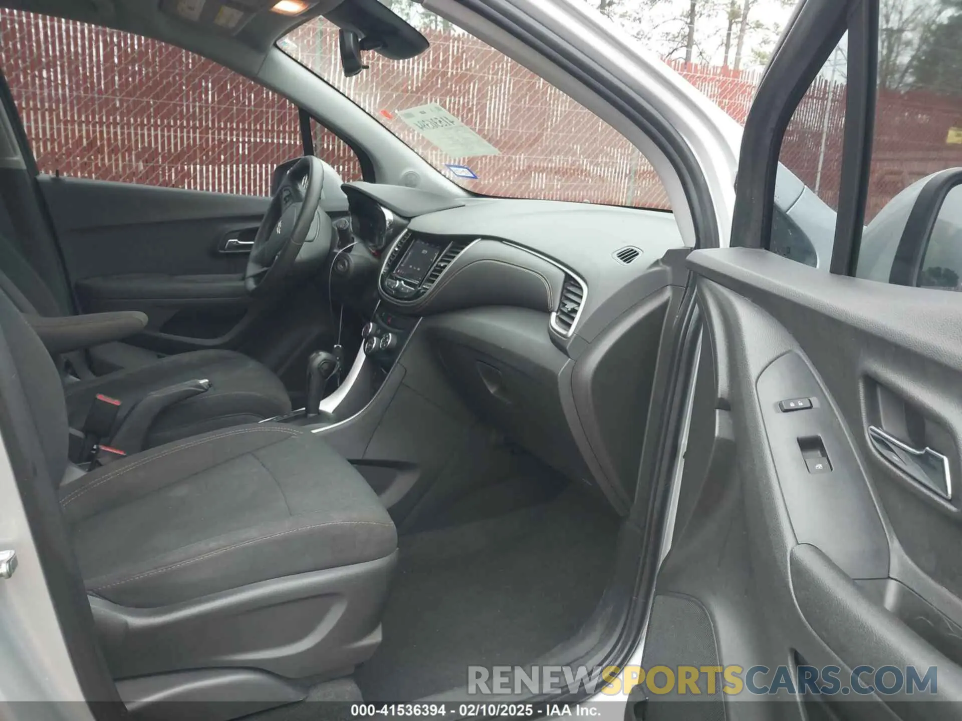 5 fotografías del automóvil dañado 3GNCJKSBXLL280867 CHEVROLET TRAX 2020