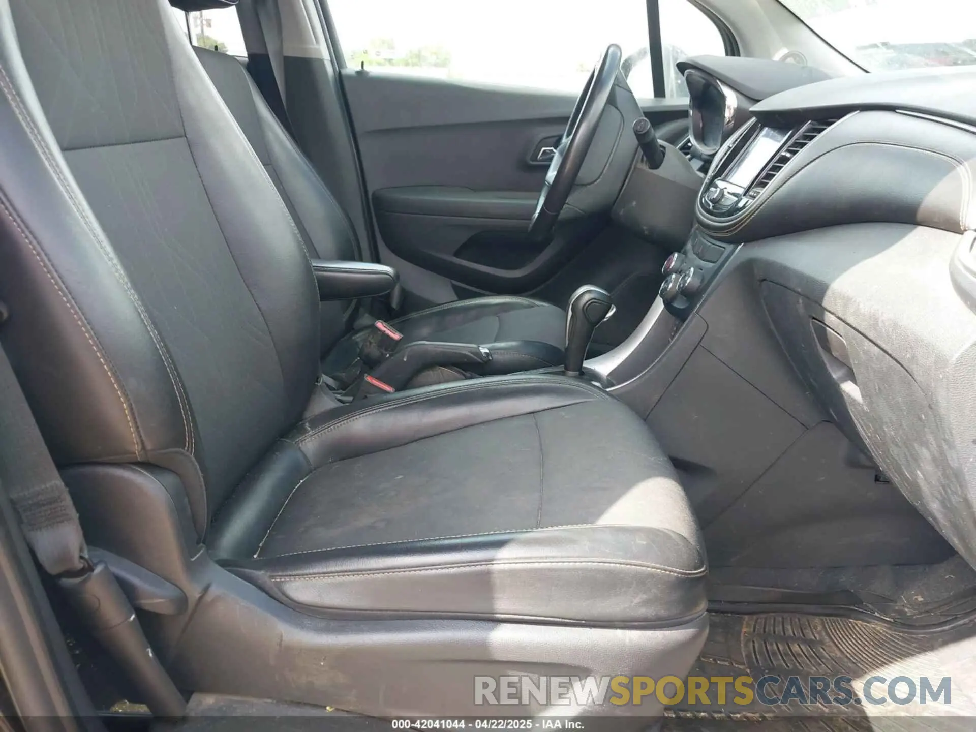 5 fotografías del automóvil dañado 3GNCJLSB1LL293934 CHEVROLET TRAX 2020