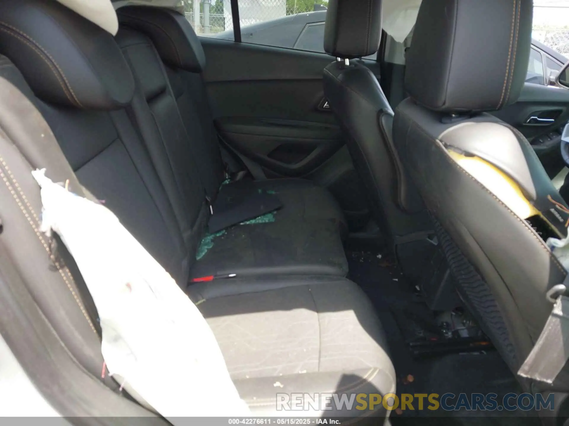 8 fotografías del automóvil dañado 3GNCJLSB4LL261950 CHEVROLET TRAX 2020