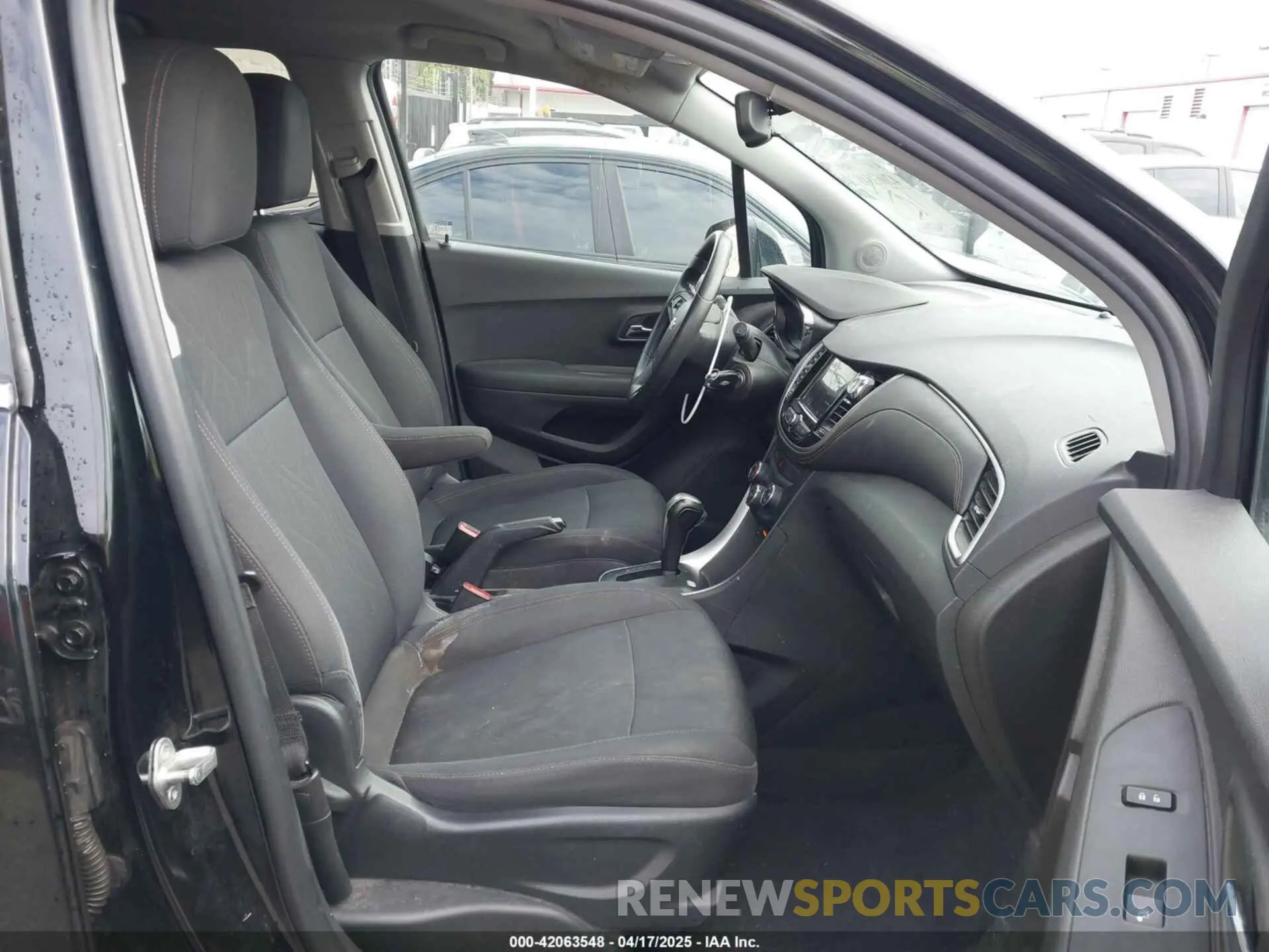 5 fotografías del automóvil dañado 3GNCJLSB6LL313546 CHEVROLET TRAX 2020