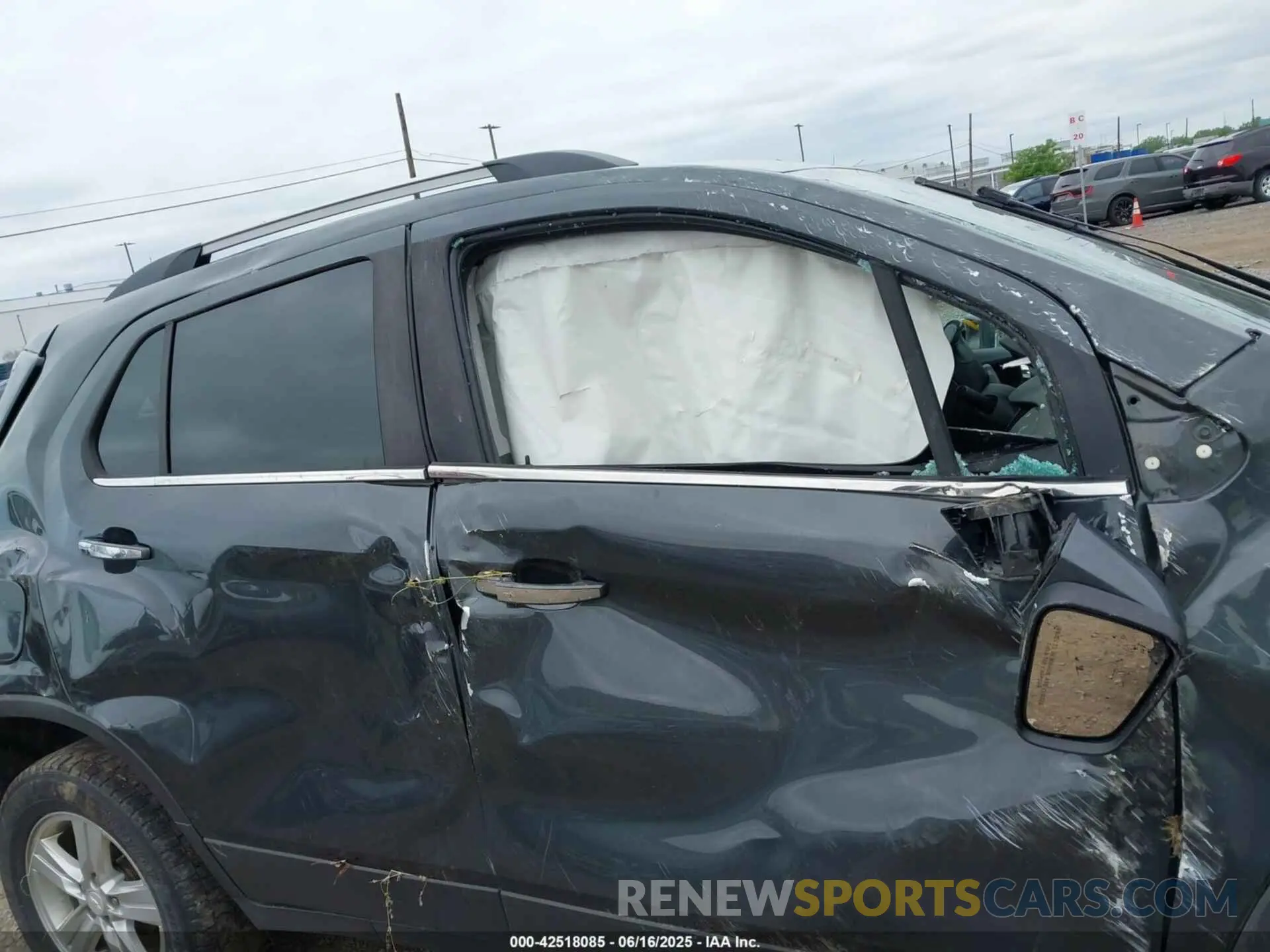 12 fotografías del automóvil dañado 3GNCJLSB8LL203193 CHEVROLET TRAX 2020