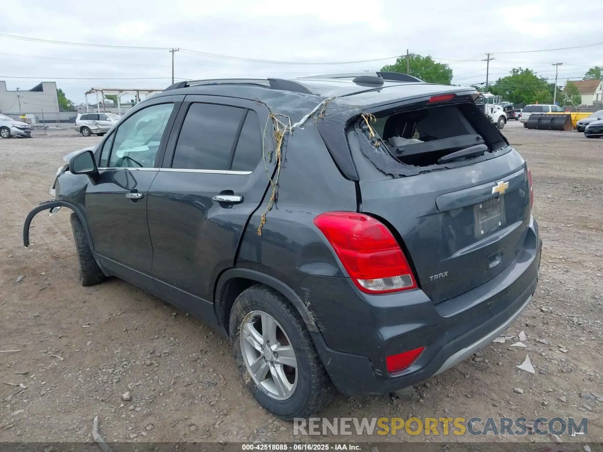 3 fotografías del automóvil dañado 3GNCJLSB8LL203193 CHEVROLET TRAX 2020