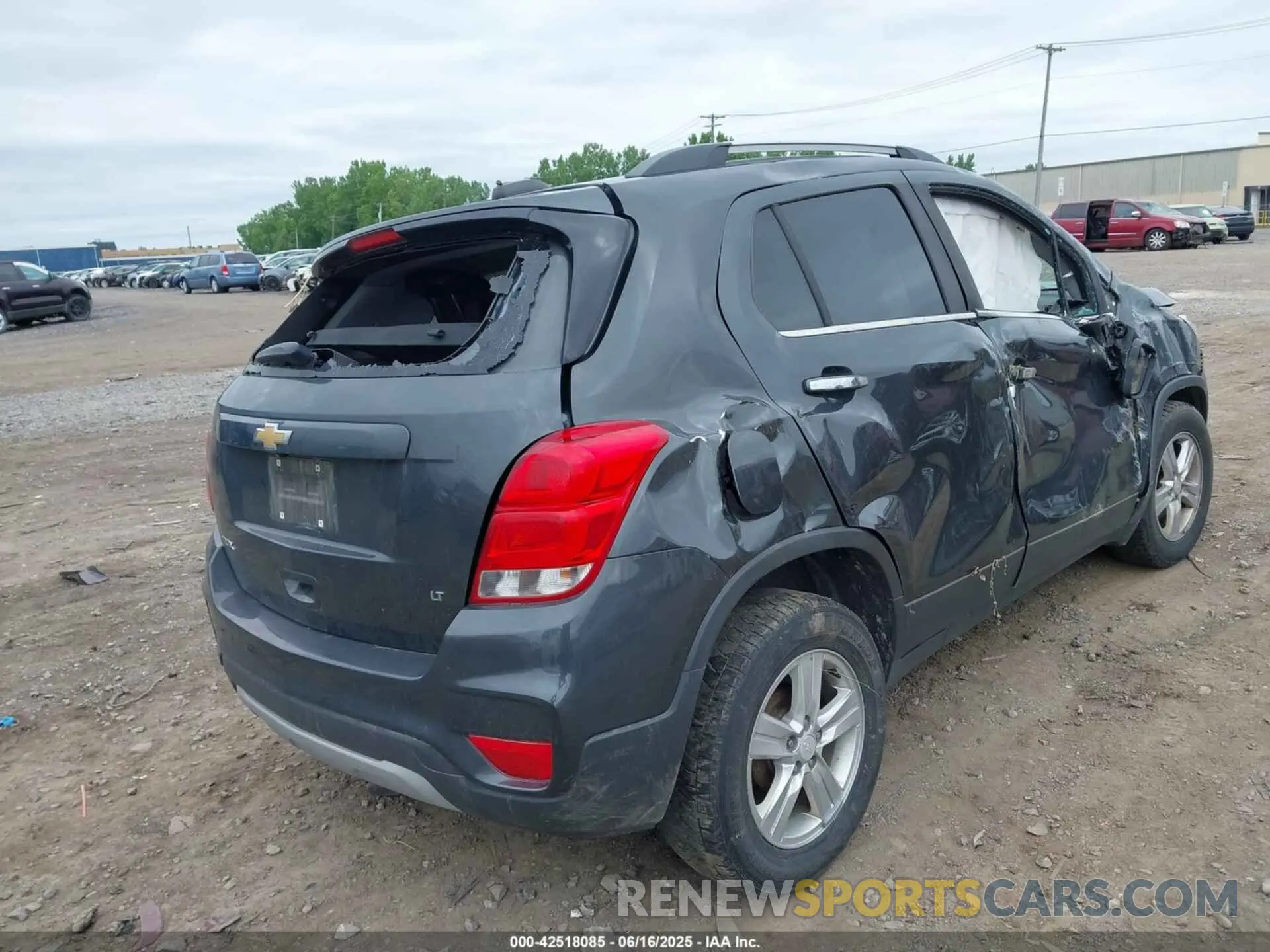 4 fotografías del automóvil dañado 3GNCJLSB8LL203193 CHEVROLET TRAX 2020