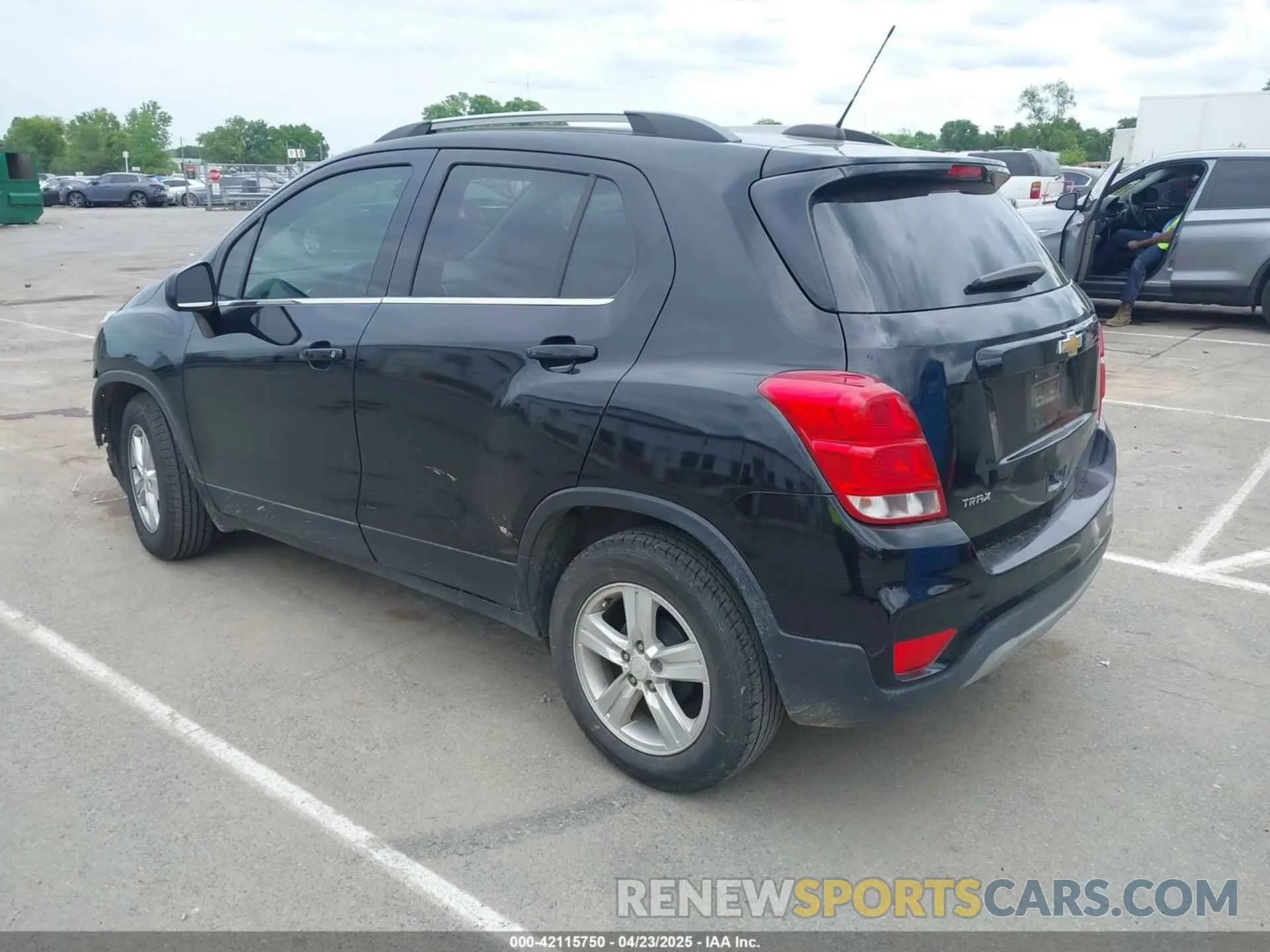 3 fotografías del automóvil dañado 3GNCJLSB8LL333975 CHEVROLET TRAX 2020