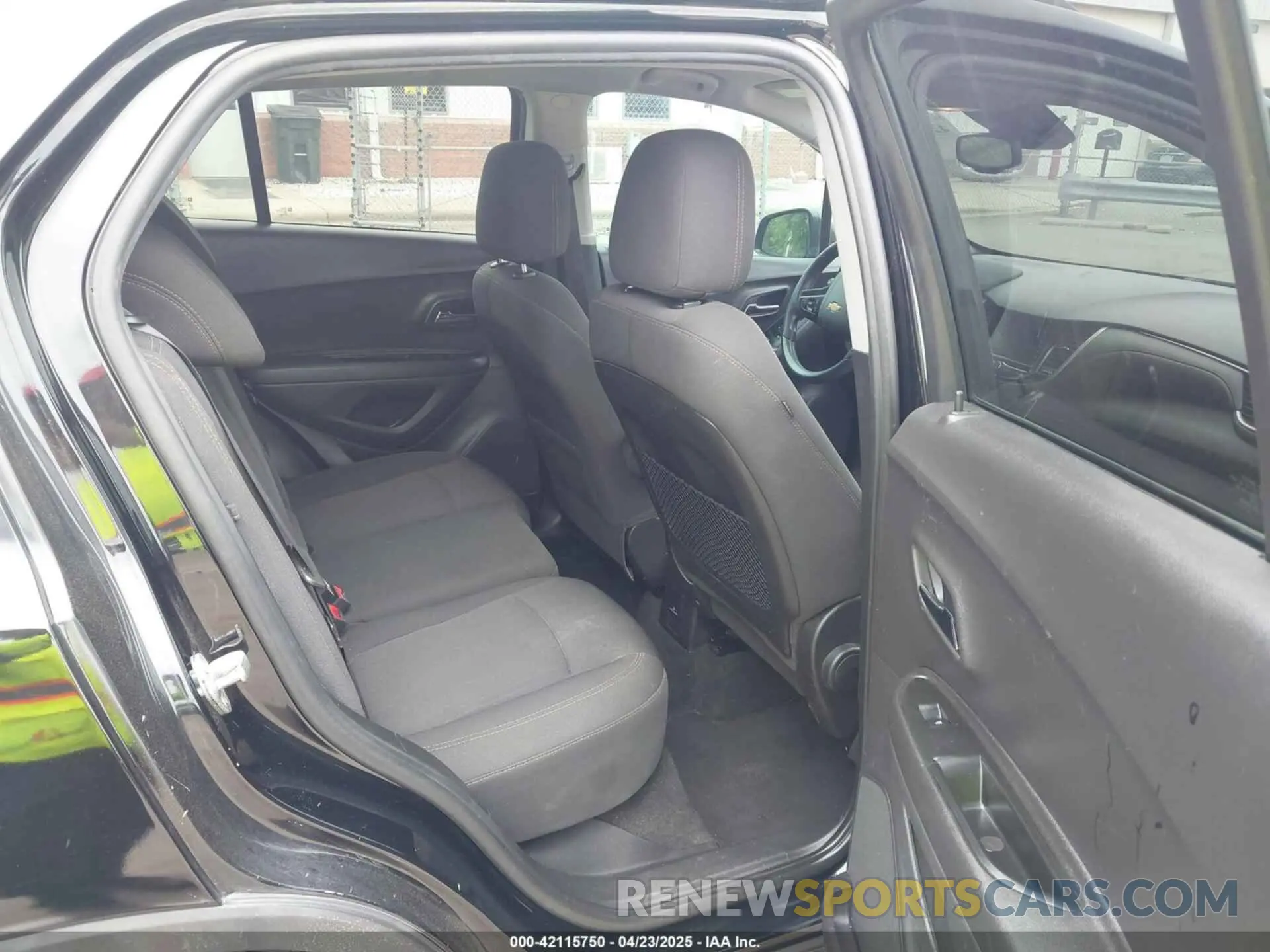 8 fotografías del automóvil dañado 3GNCJLSB8LL333975 CHEVROLET TRAX 2020