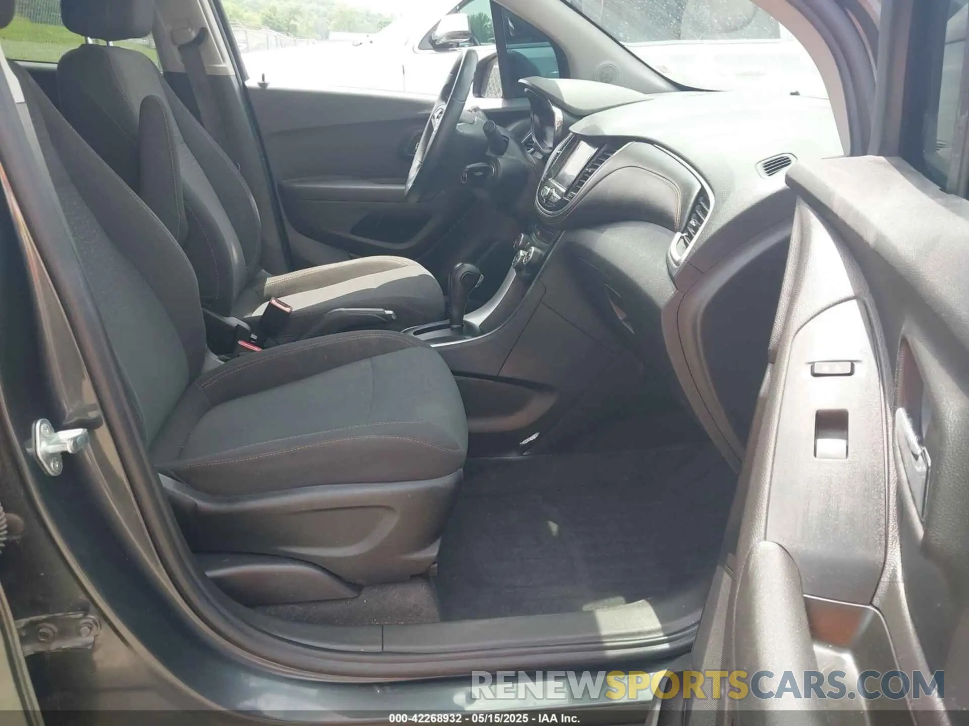 5 fotografías del automóvil dañado 3GNCJNSB6LL193338 CHEVROLET TRAX 2020