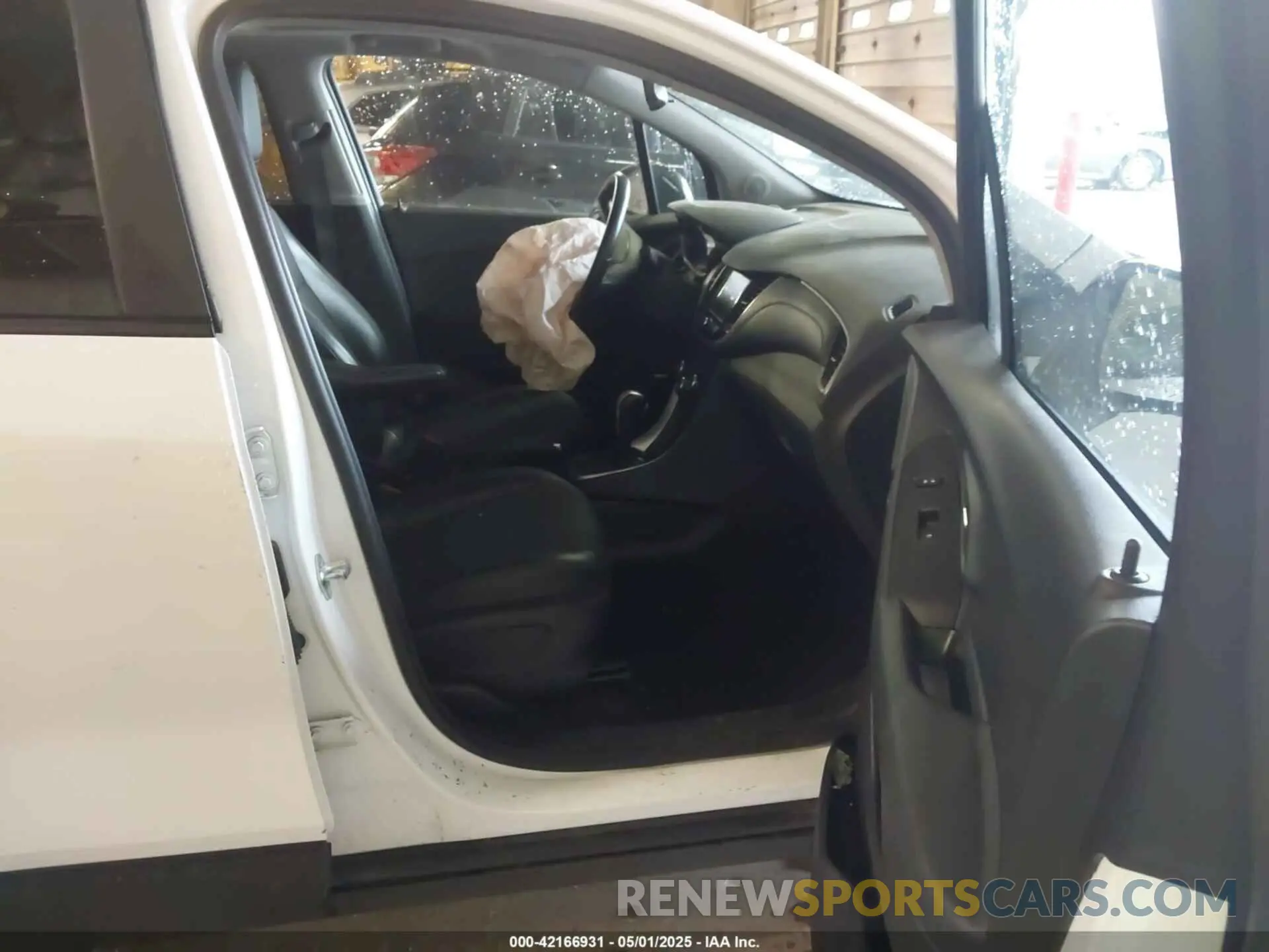 5 fotografías del automóvil dañado 3GNCJPSB6LL221389 CHEVROLET TRAX 2020