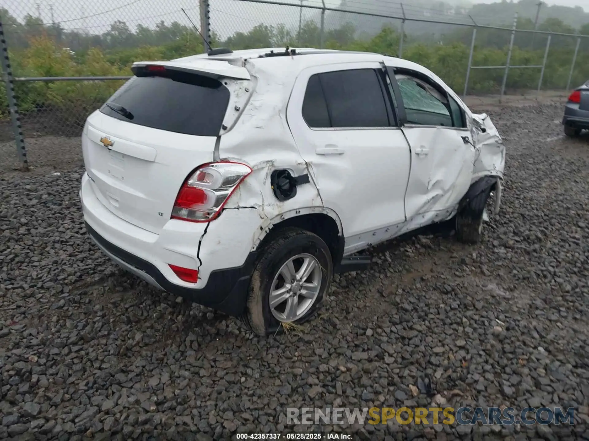 4 fotografías del automóvil dañado 3GNCJPSB9LL155372 CHEVROLET TRAX 2020