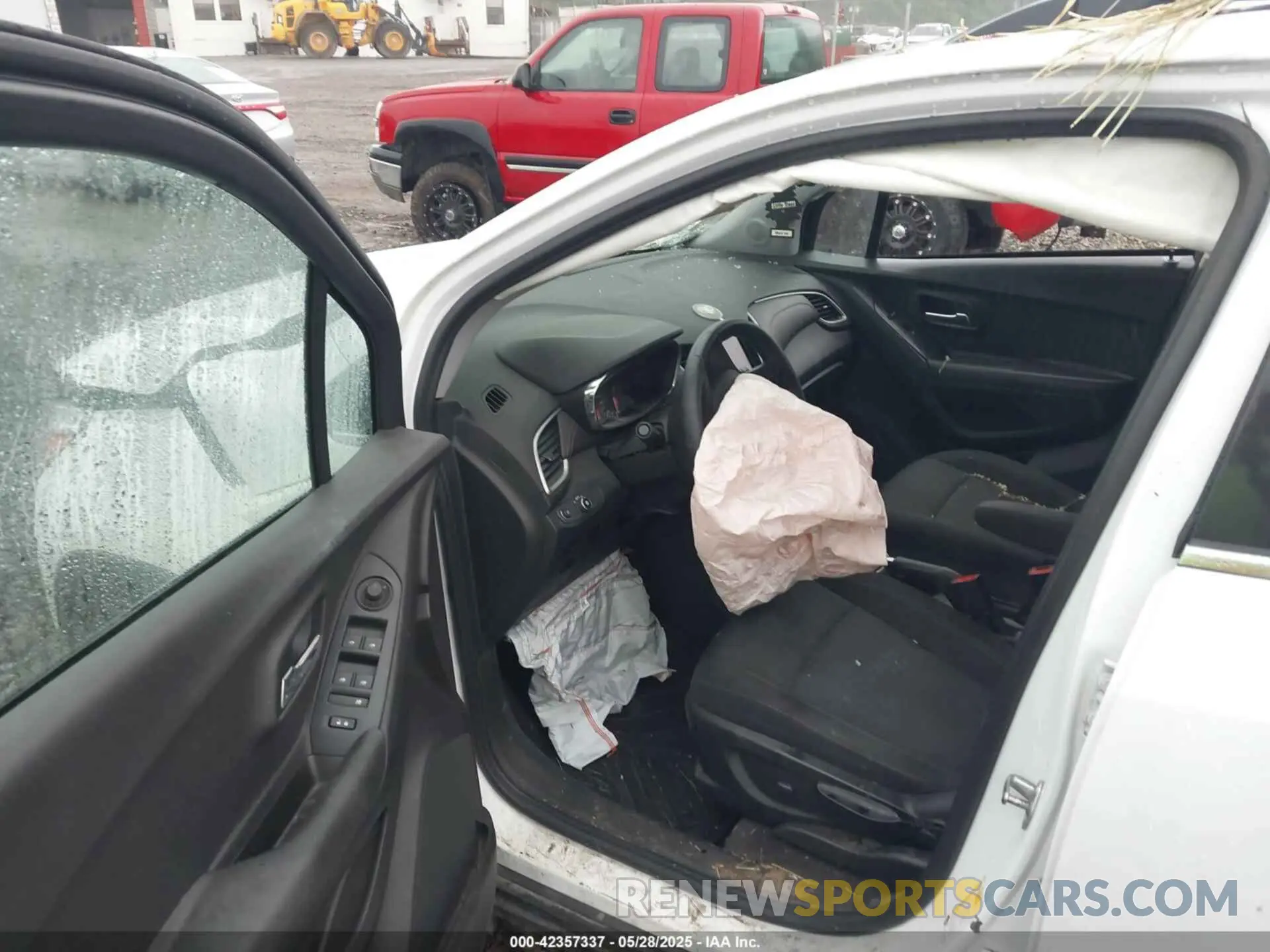 5 fotografías del automóvil dañado 3GNCJPSB9LL155372 CHEVROLET TRAX 2020