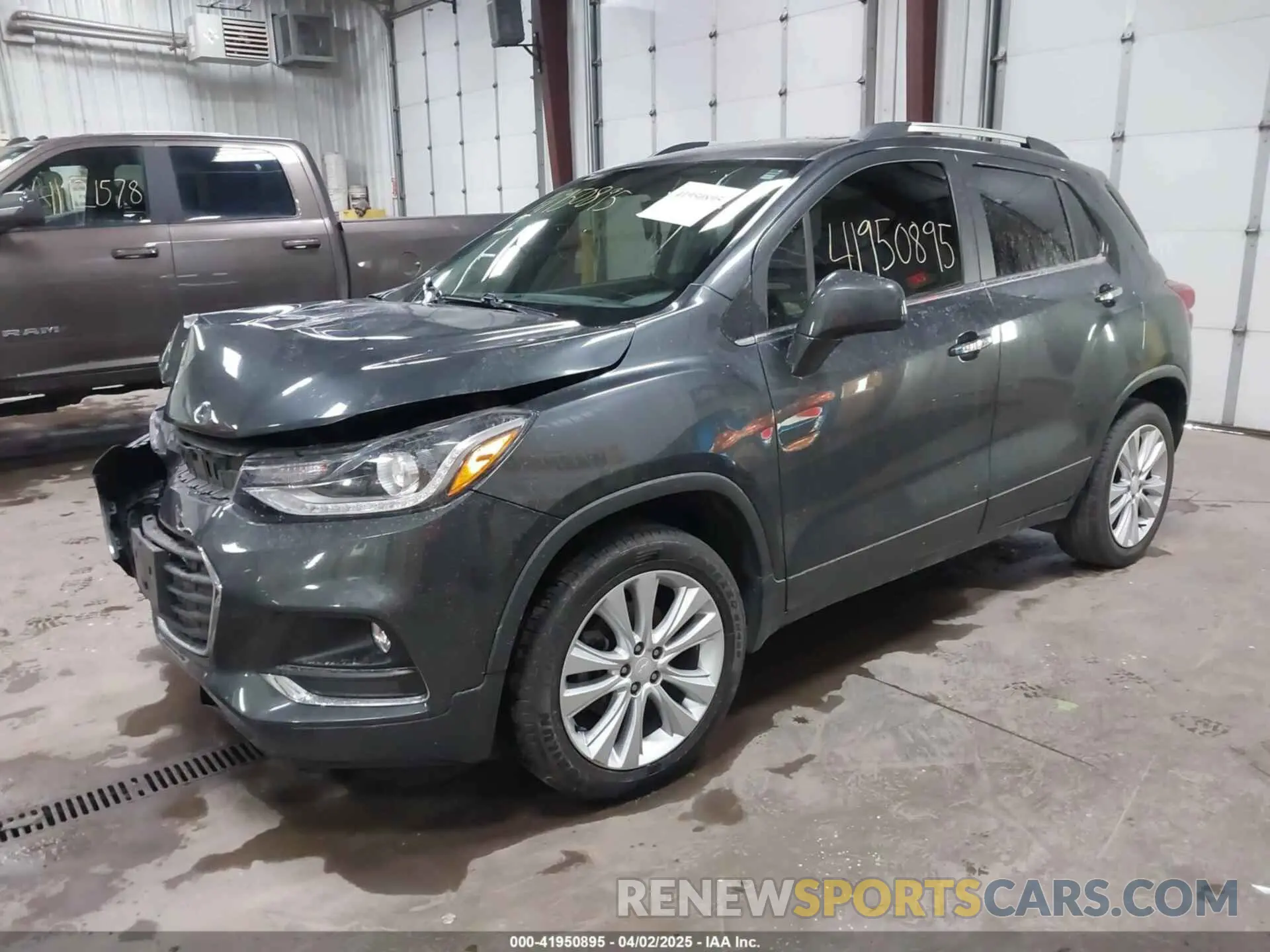 2 fotografías del automóvil dañado 3GNCJRSB7LL238200 CHEVROLET TRAX 2020