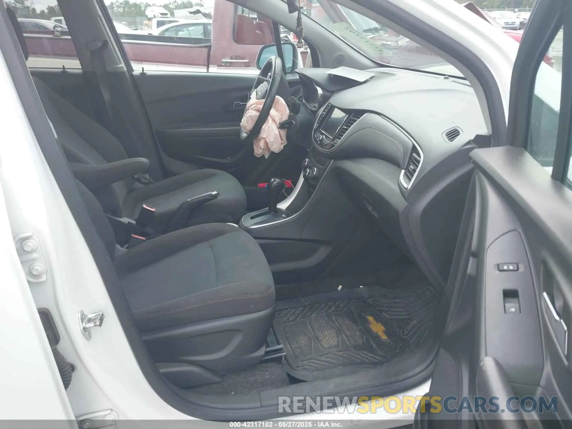 5 fotografías del automóvil dañado KL7CJKSB0LB028987 CHEVROLET TRAX 2020