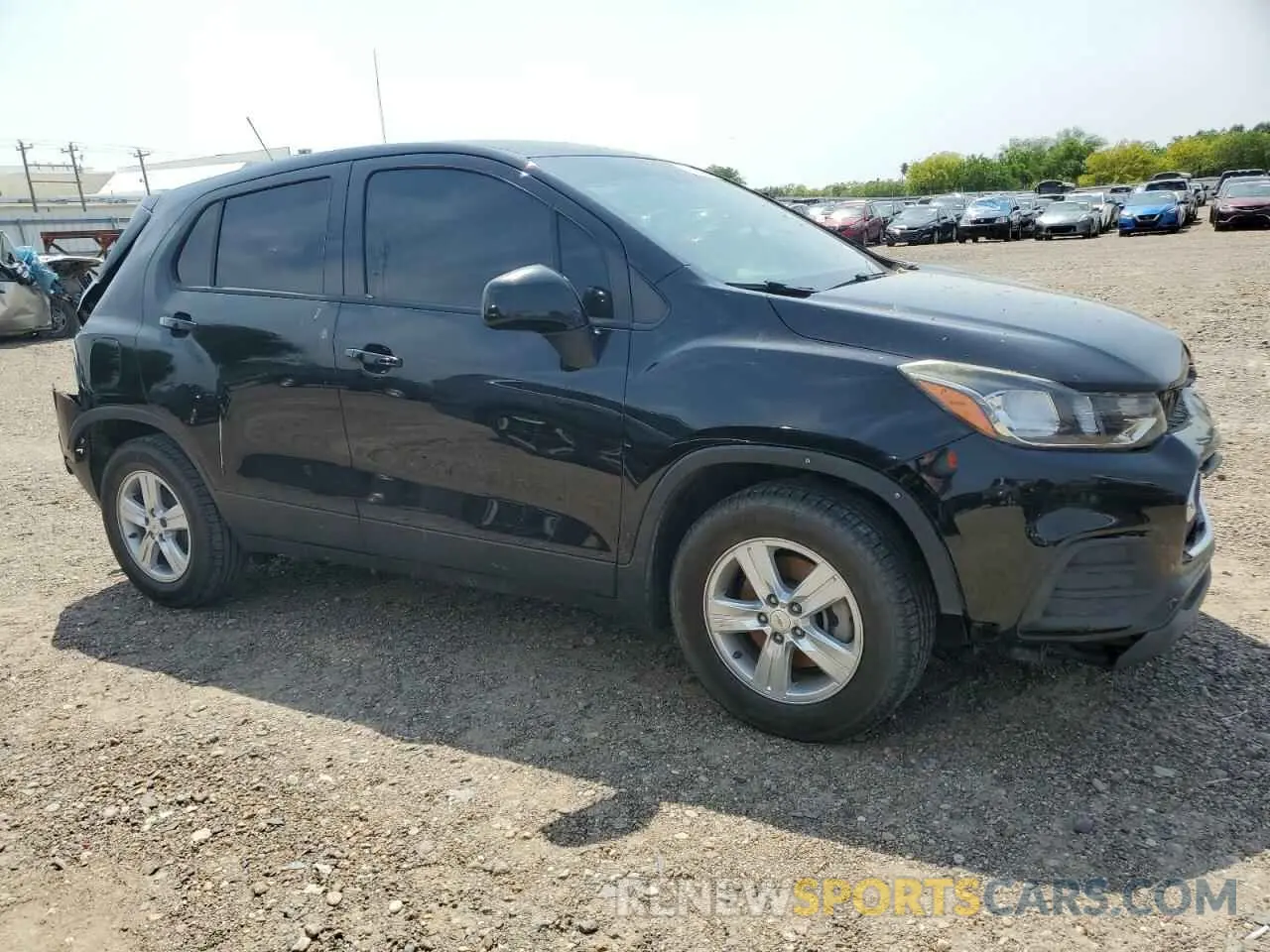 4 fotografías del automóvil dañado KL7CJKSB0LB043621 CHEVROLET TRAX 2020