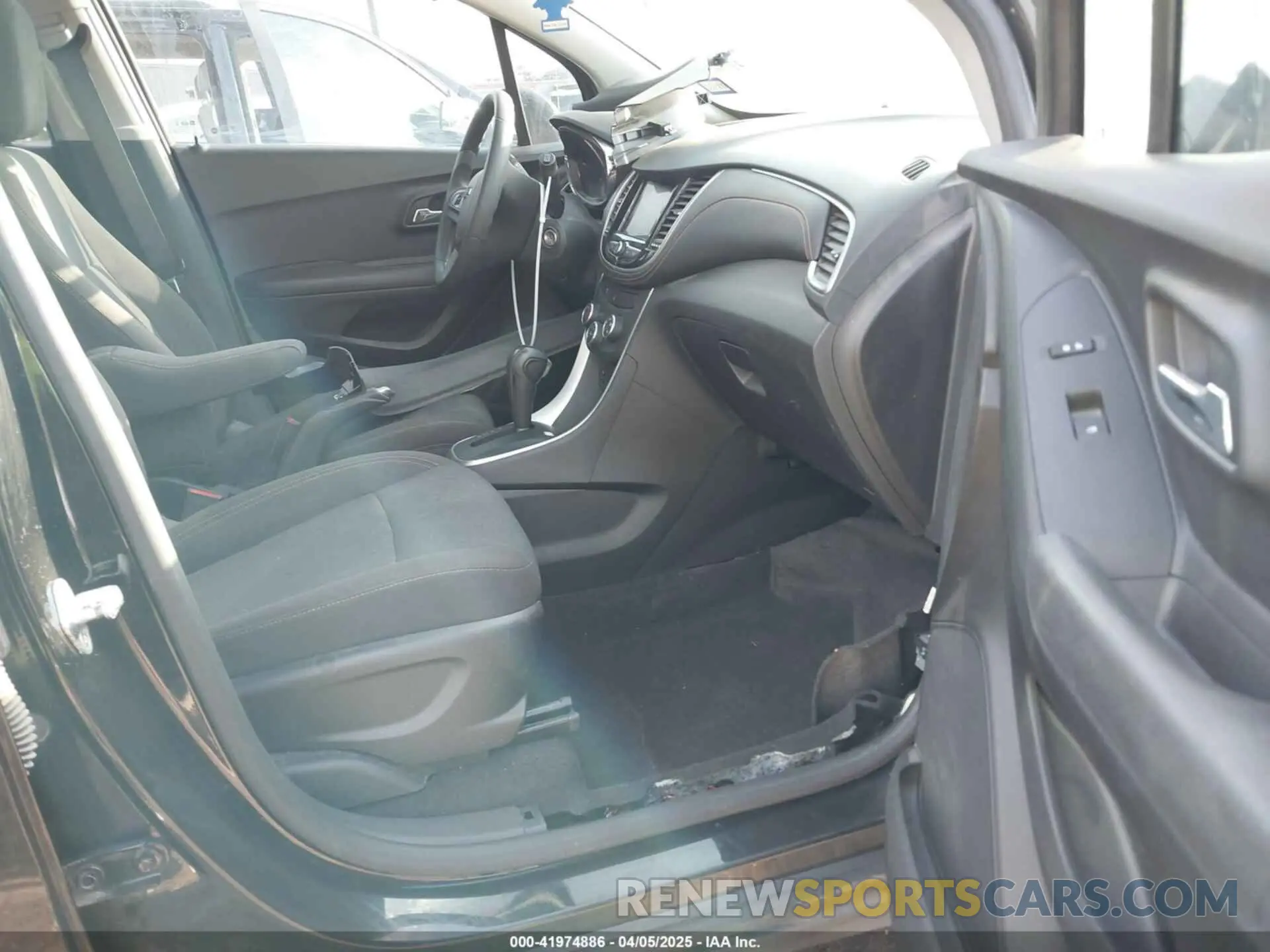 5 fotografías del automóvil dañado KL7CJKSB2LB065409 CHEVROLET TRAX 2020