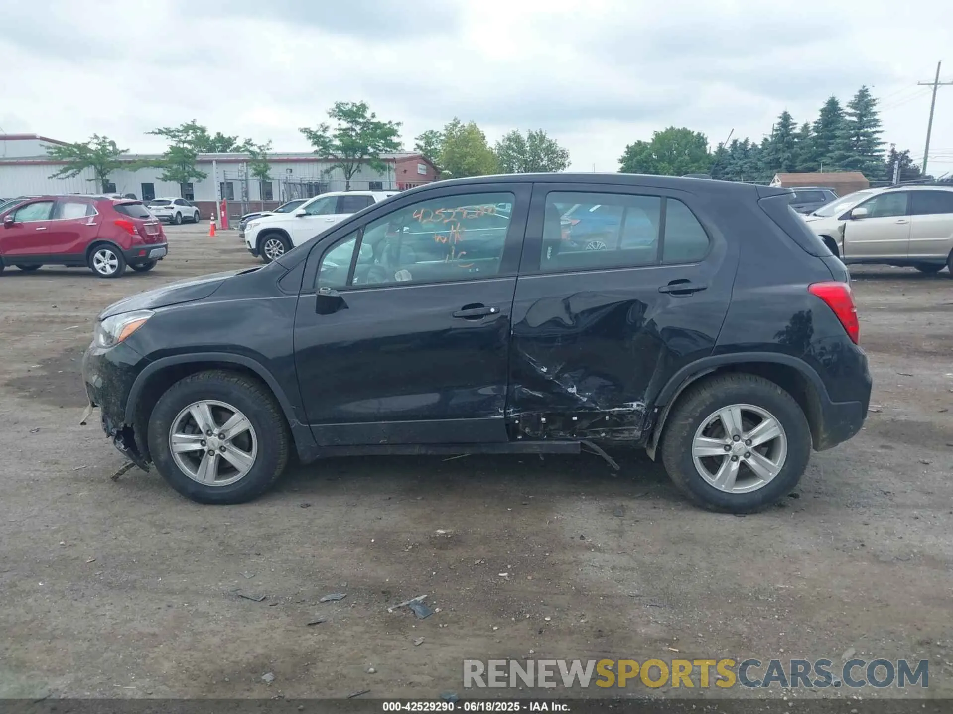 14 fotografías del automóvil dañado KL7CJKSB2LB086759 CHEVROLET TRAX 2020