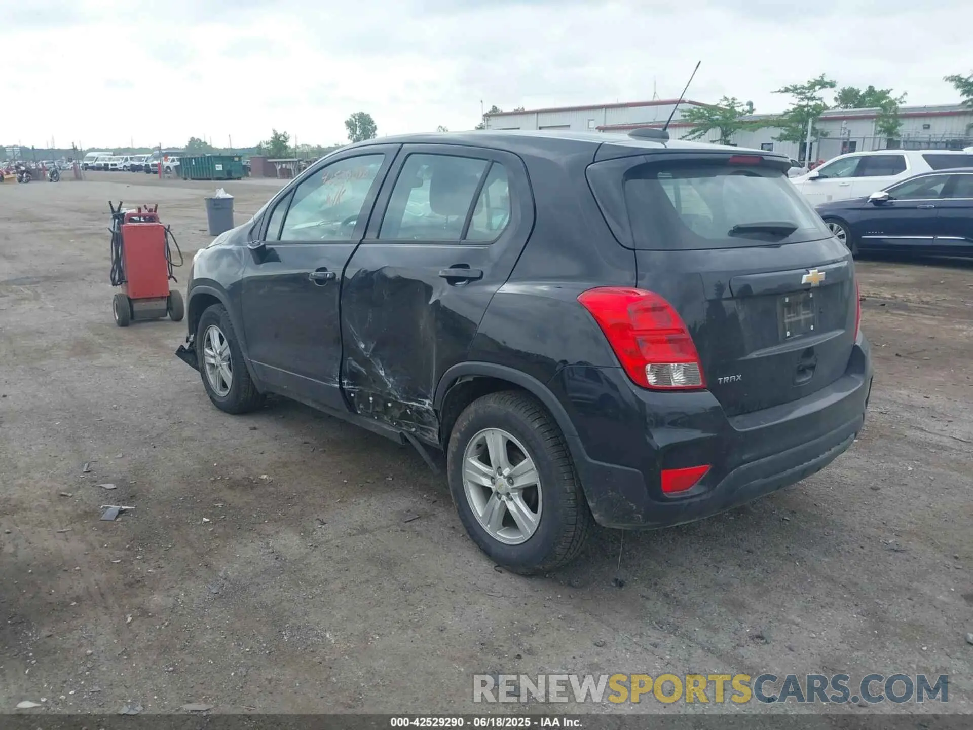 3 fotografías del automóvil dañado KL7CJKSB2LB086759 CHEVROLET TRAX 2020