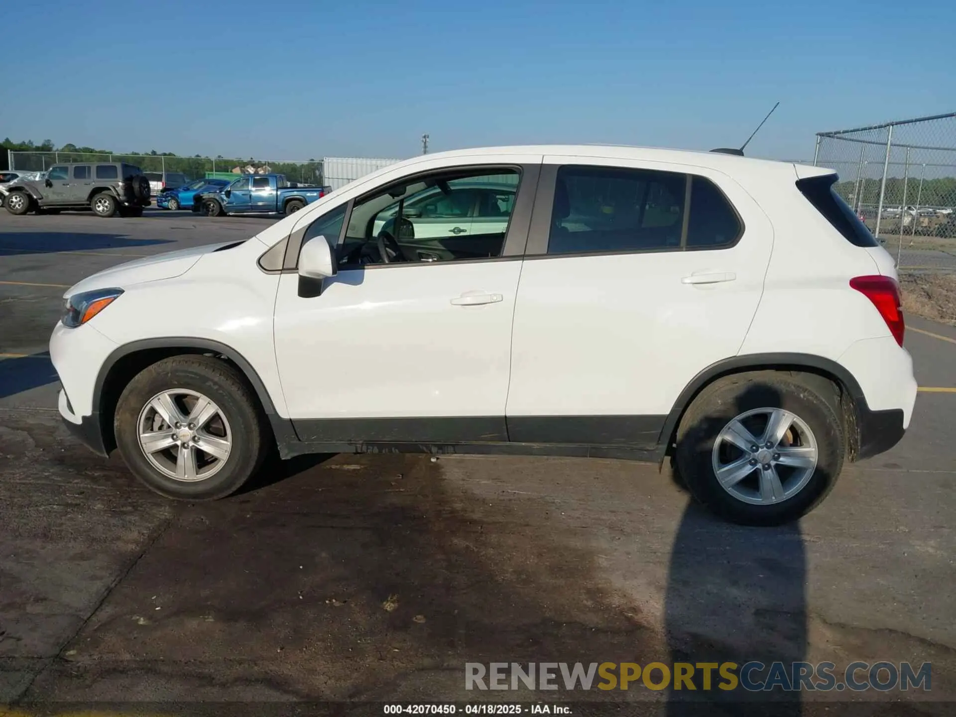15 fotografías del automóvil dañado KL7CJKSB2LB316543 CHEVROLET TRAX 2020