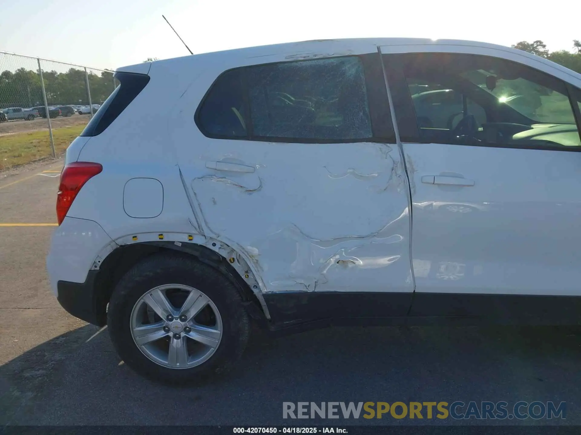 18 fotografías del automóvil dañado KL7CJKSB2LB316543 CHEVROLET TRAX 2020