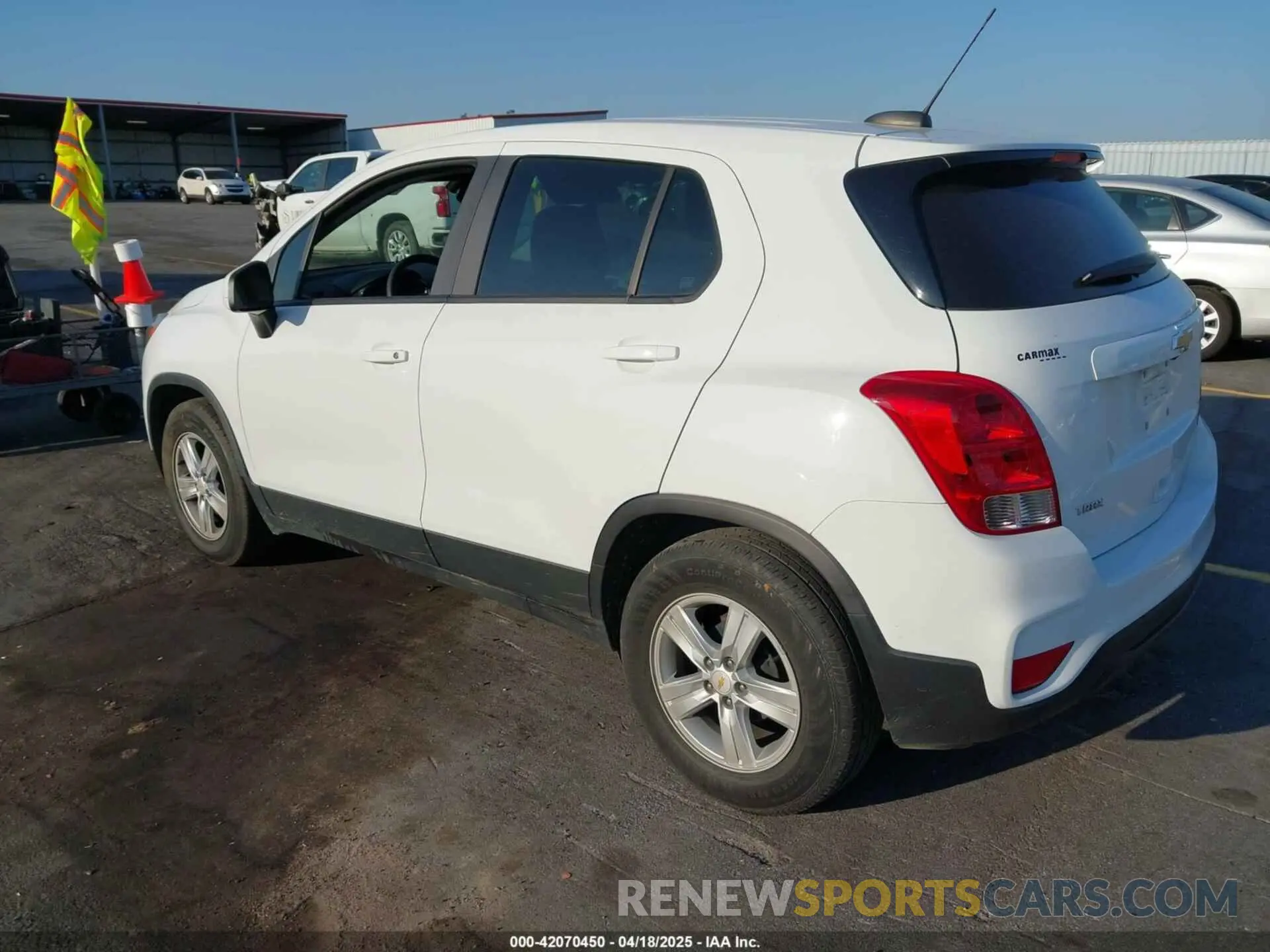 3 fotografías del automóvil dañado KL7CJKSB2LB316543 CHEVROLET TRAX 2020