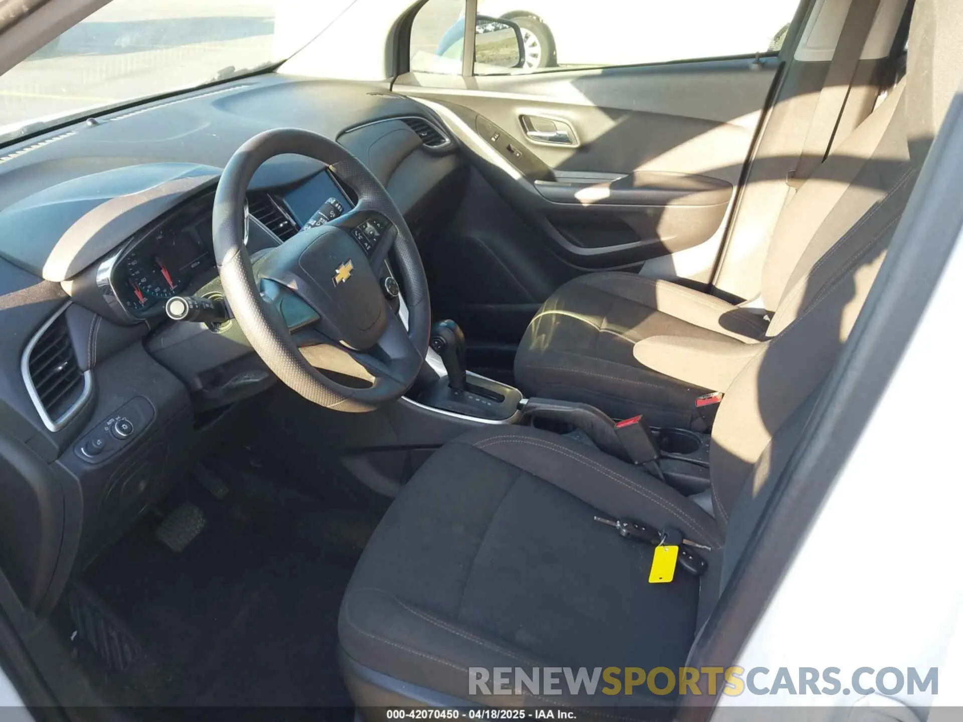 5 fotografías del automóvil dañado KL7CJKSB2LB316543 CHEVROLET TRAX 2020